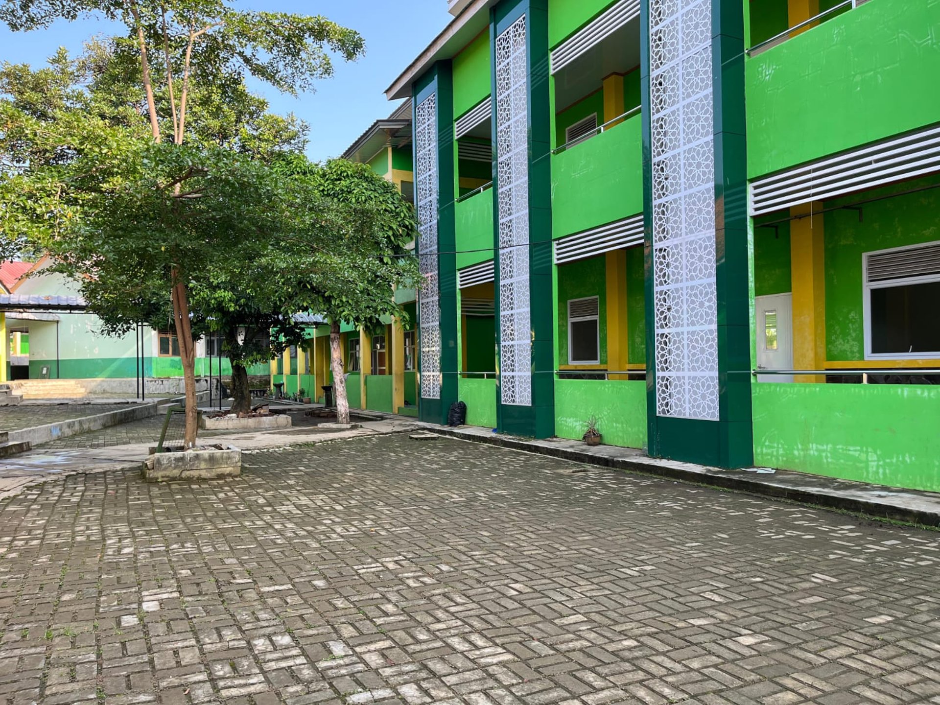 black and white bed linen