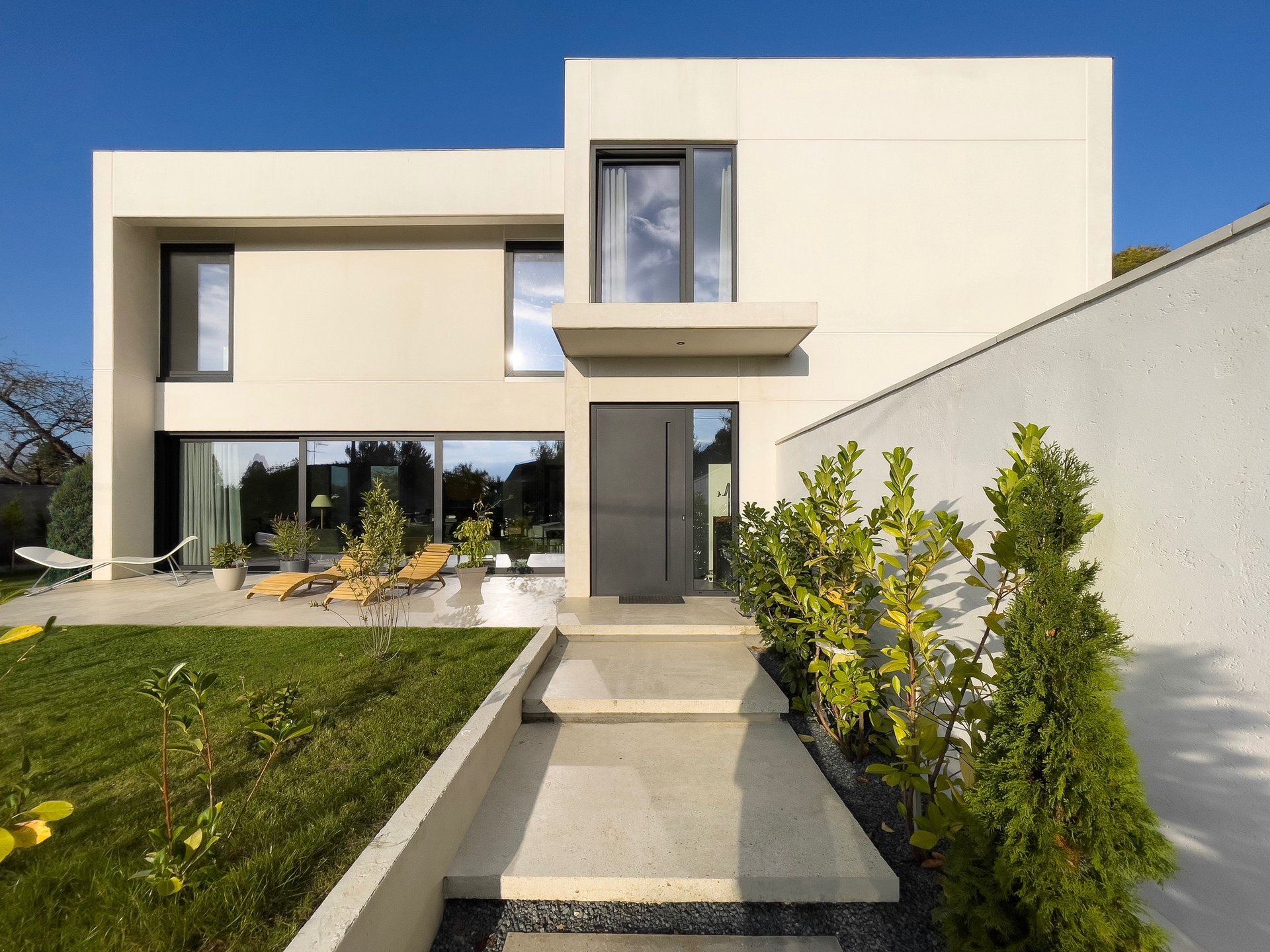 black and white bed linen