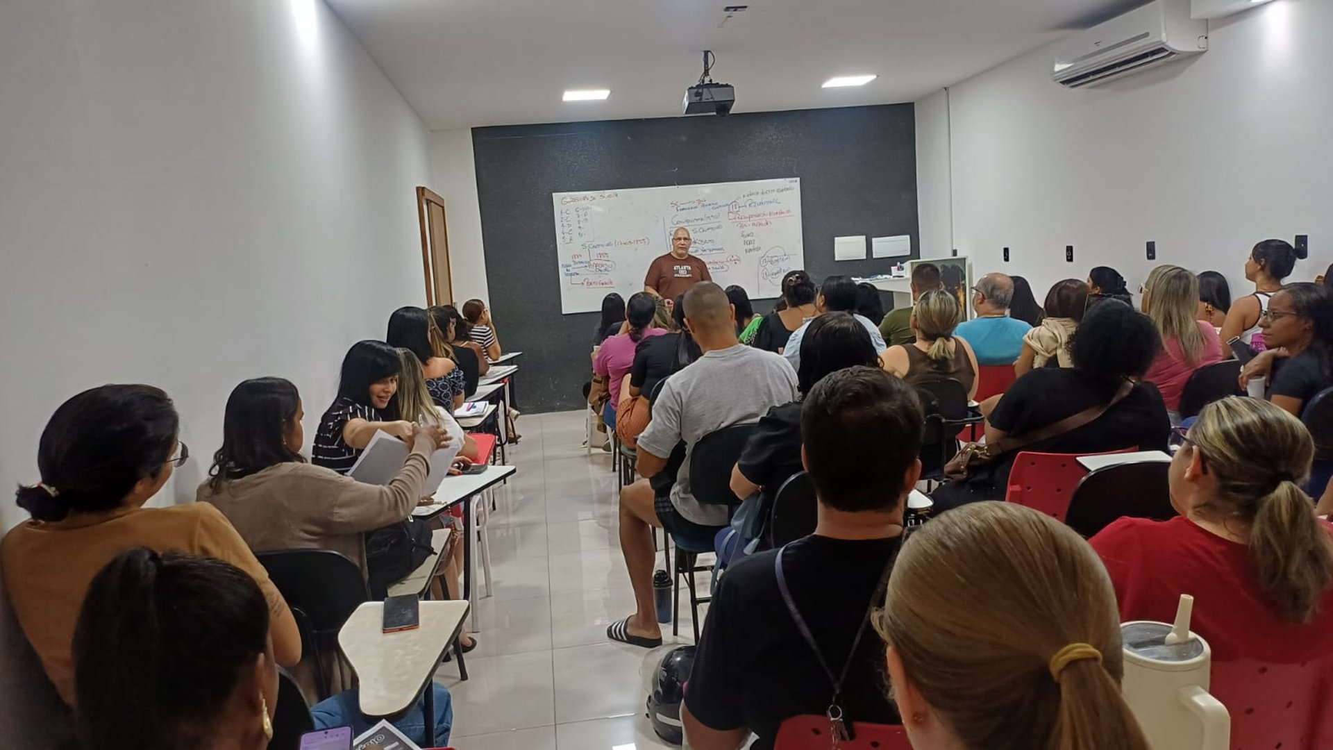 gray computer monitor