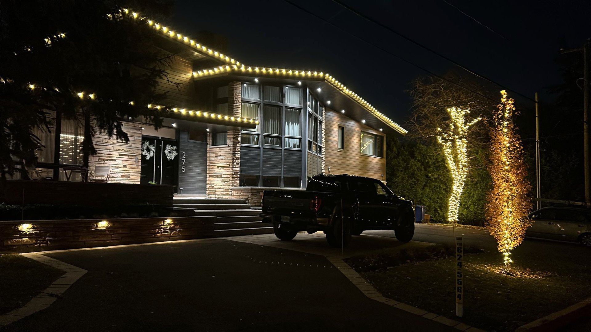 gray computer monitor