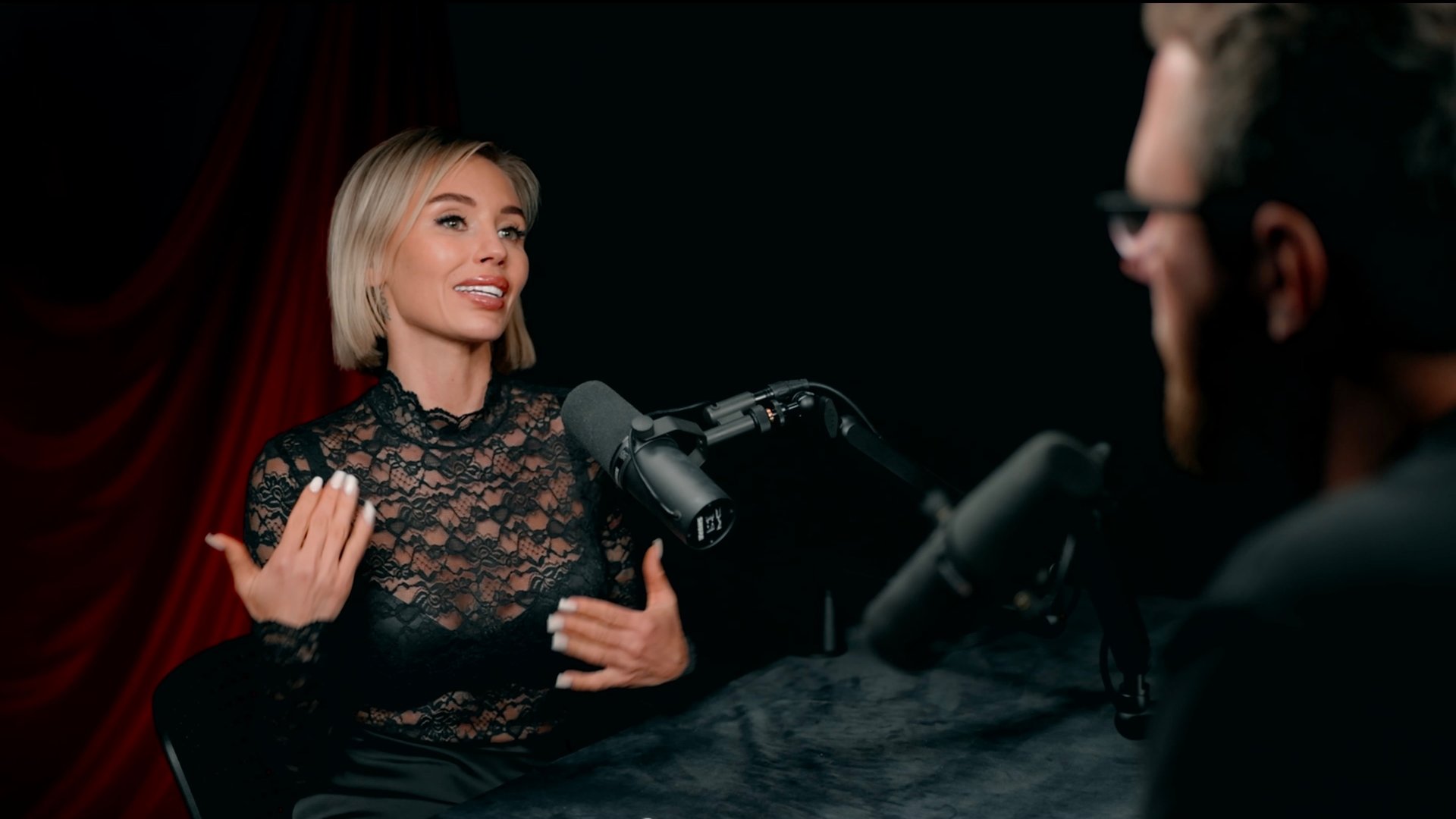 Аренда студии для подкастов в Москве под ключ — финальный результат в студии HellaGood.Pro