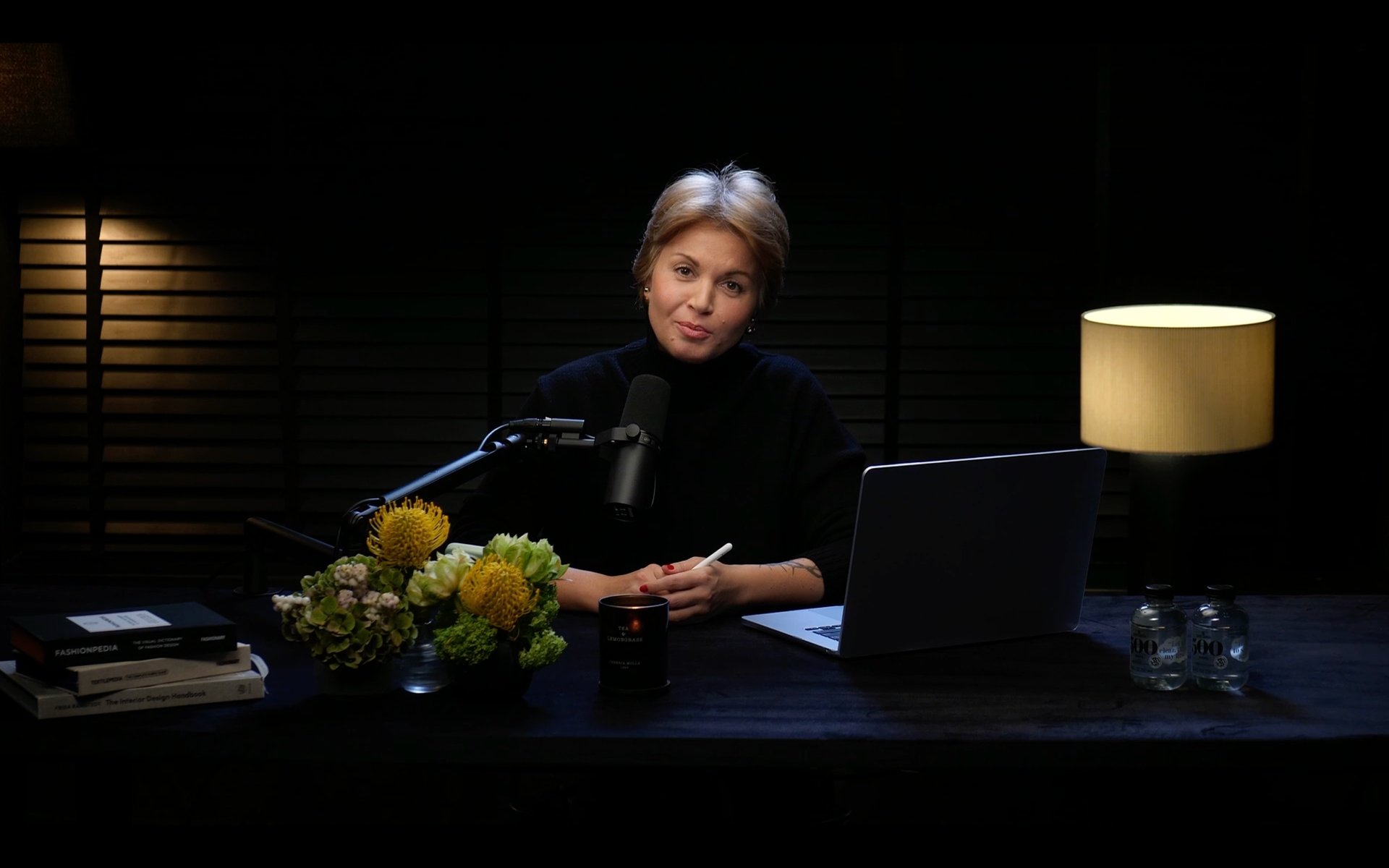 Профессиональная студия подкастов HellaGoodPro в Москве для аренды.