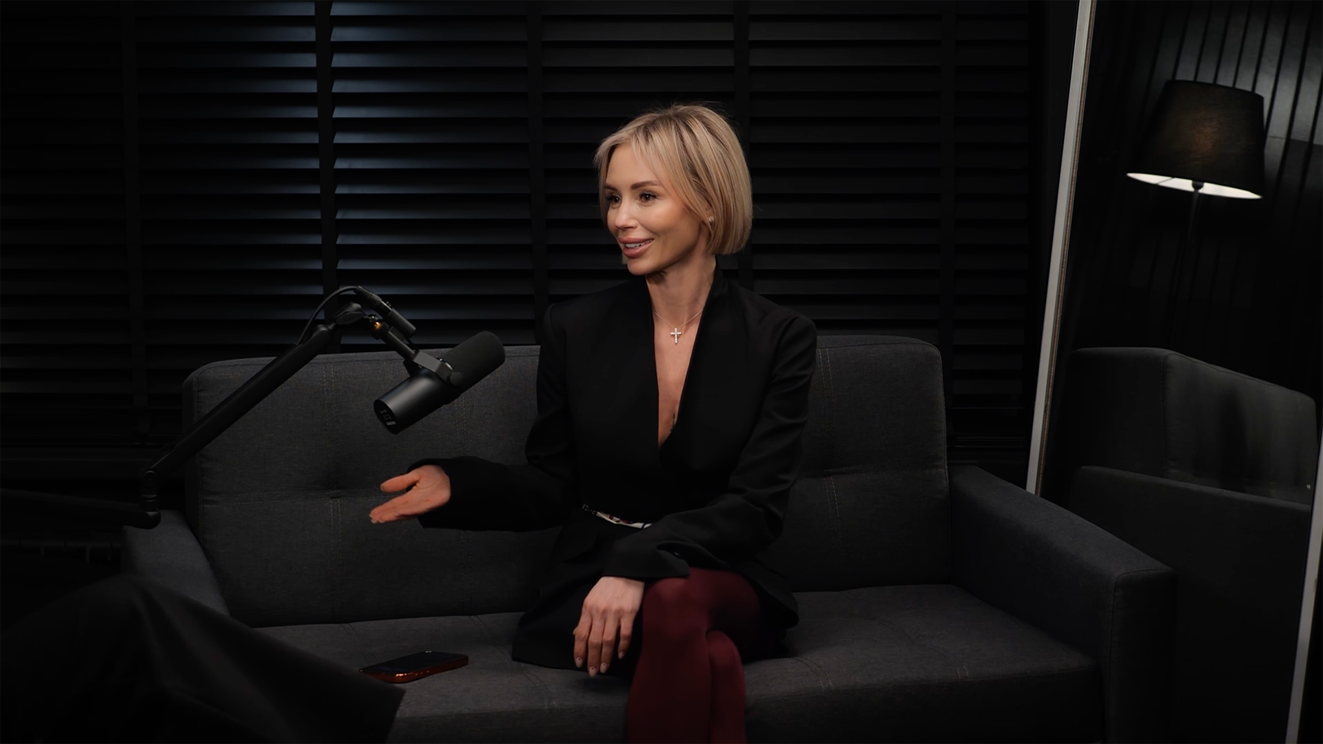 Профессиональное освещение в студии для видеосъемки с фоном #ЧЕРНОЕНАЧЕРНОМ