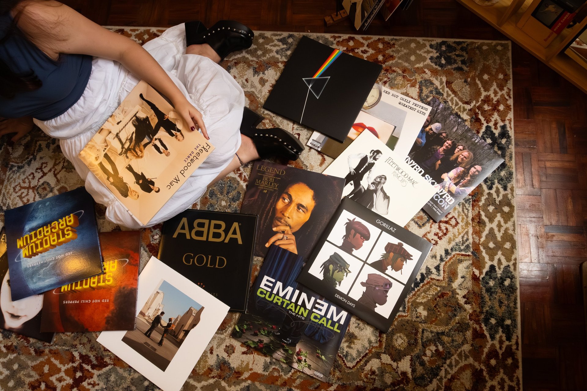 black and white bed linen