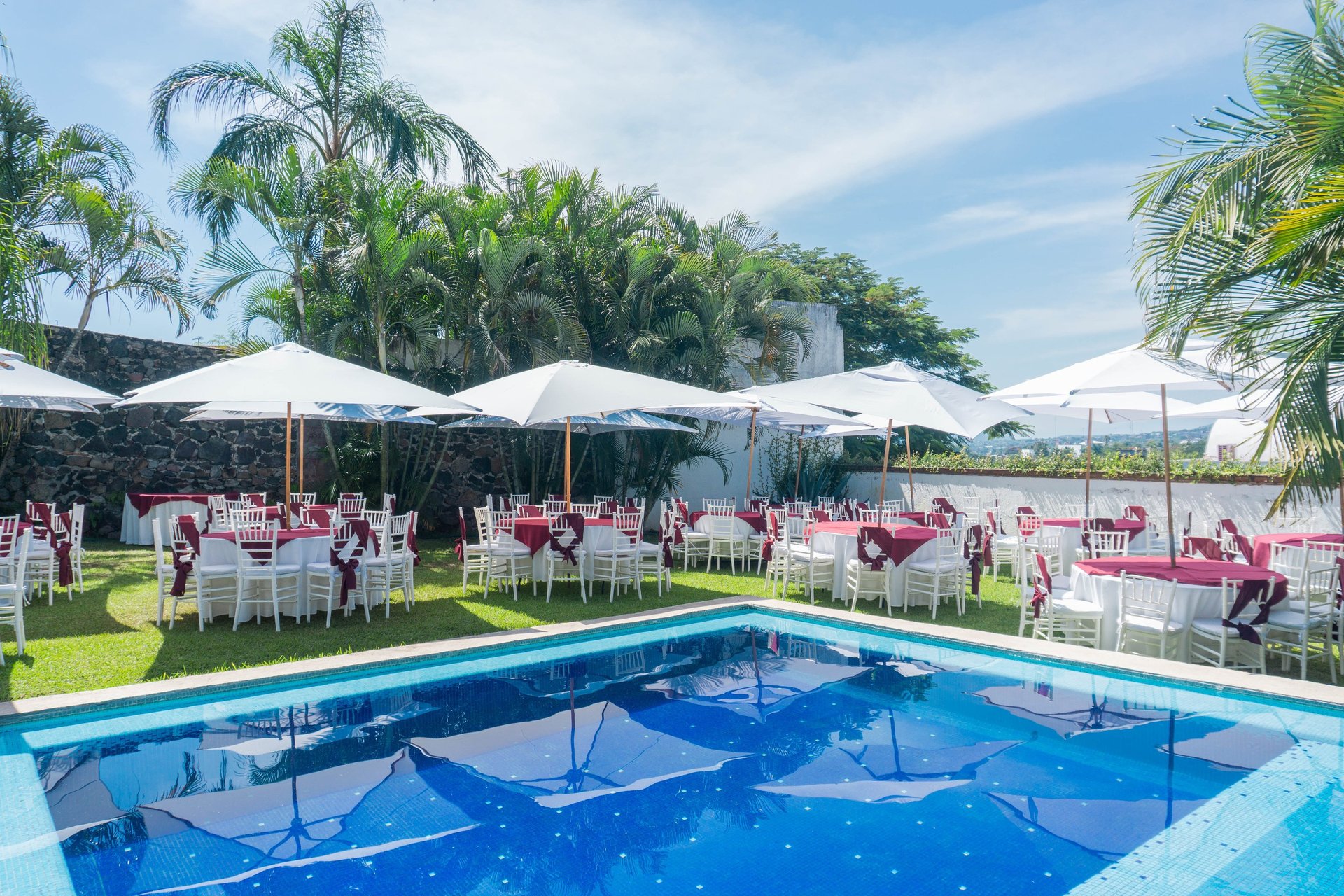 black and white bed linen