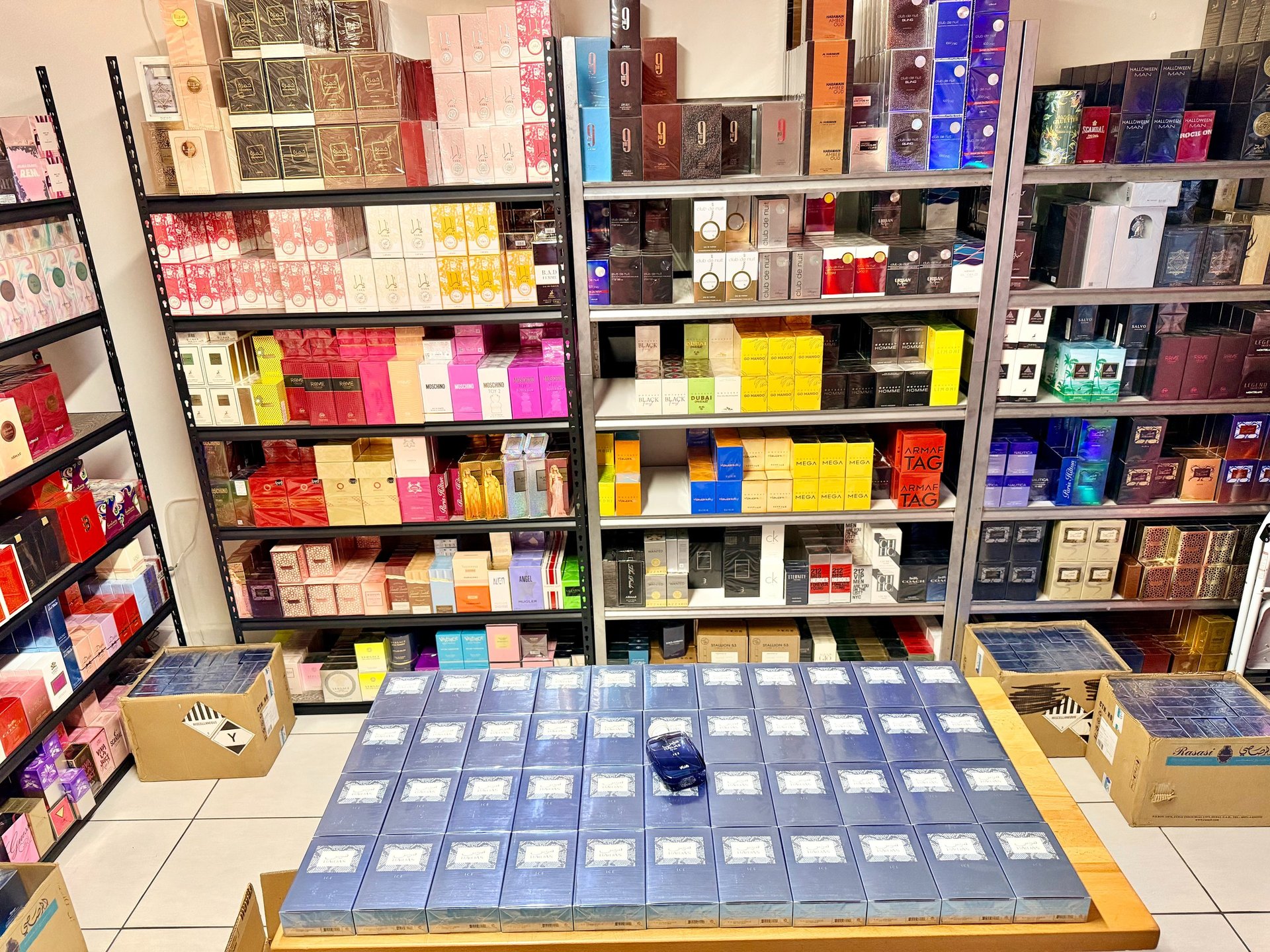 black and white bed linen