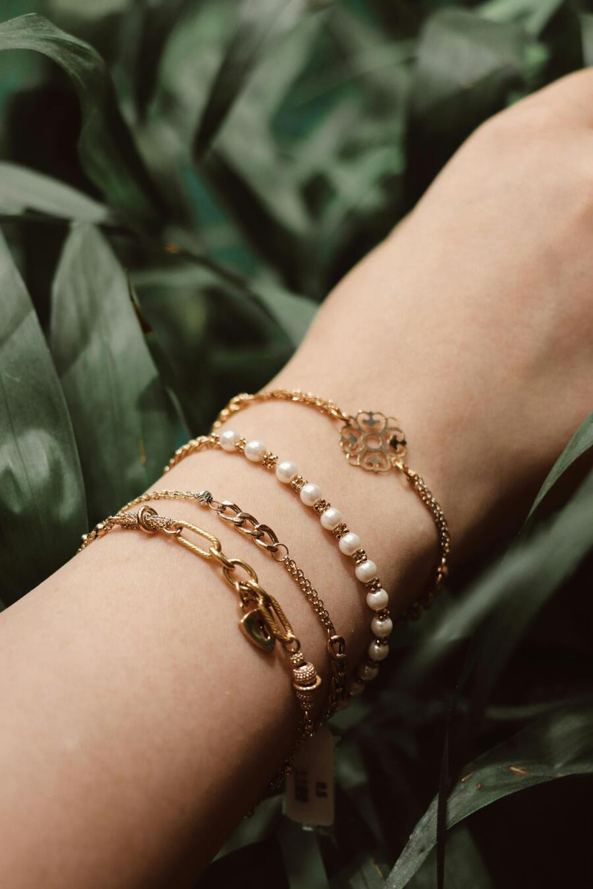 black and white bed linen