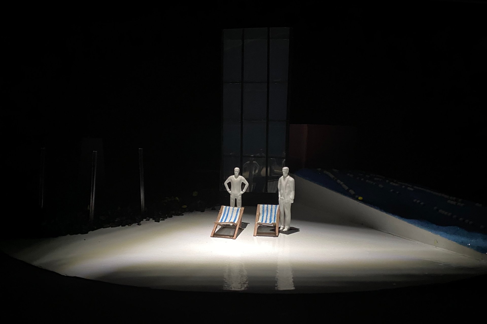 black and white bed linen