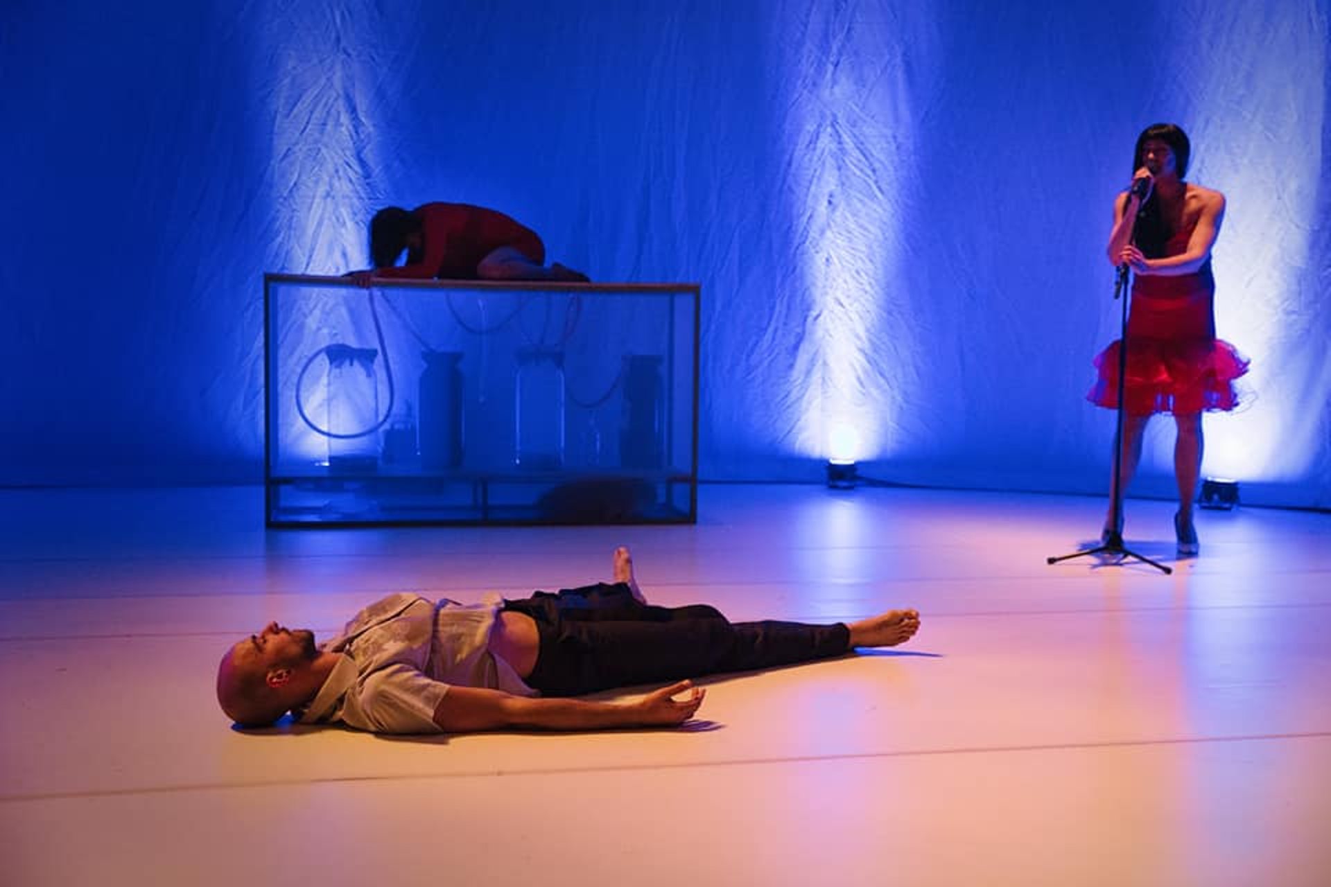 black and white bed linen