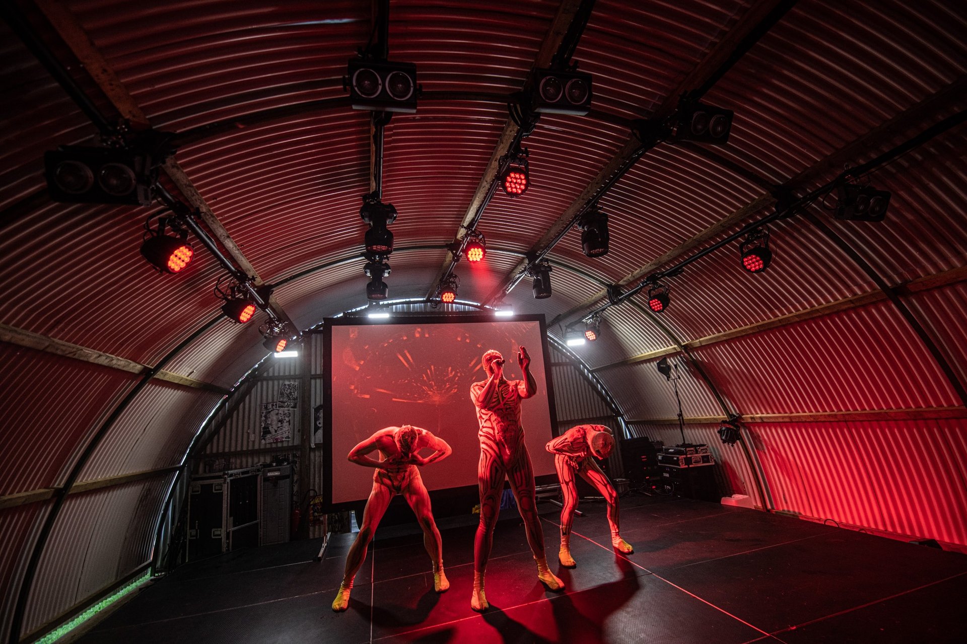 black and white bed linen