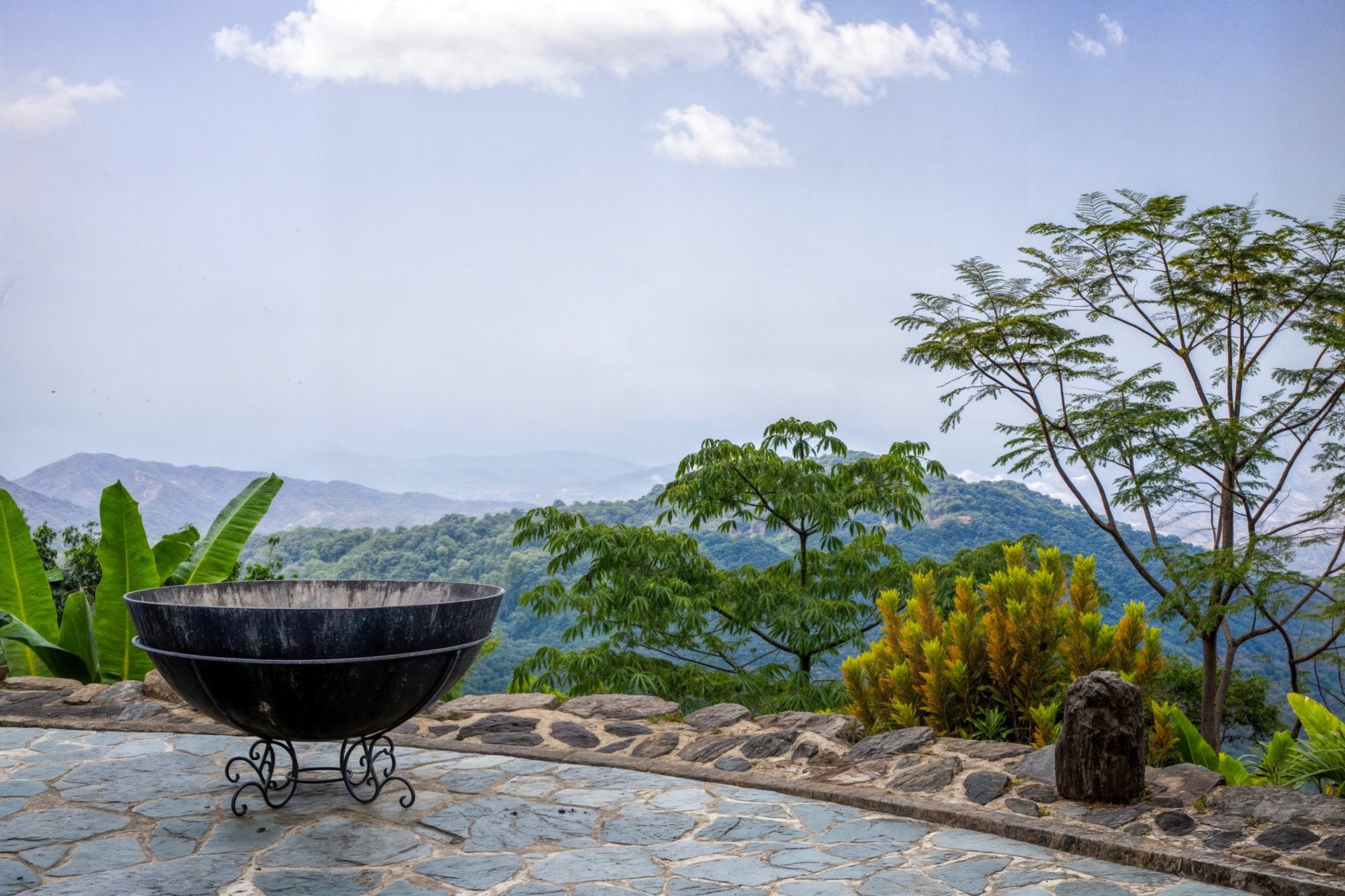 gray computer monitor