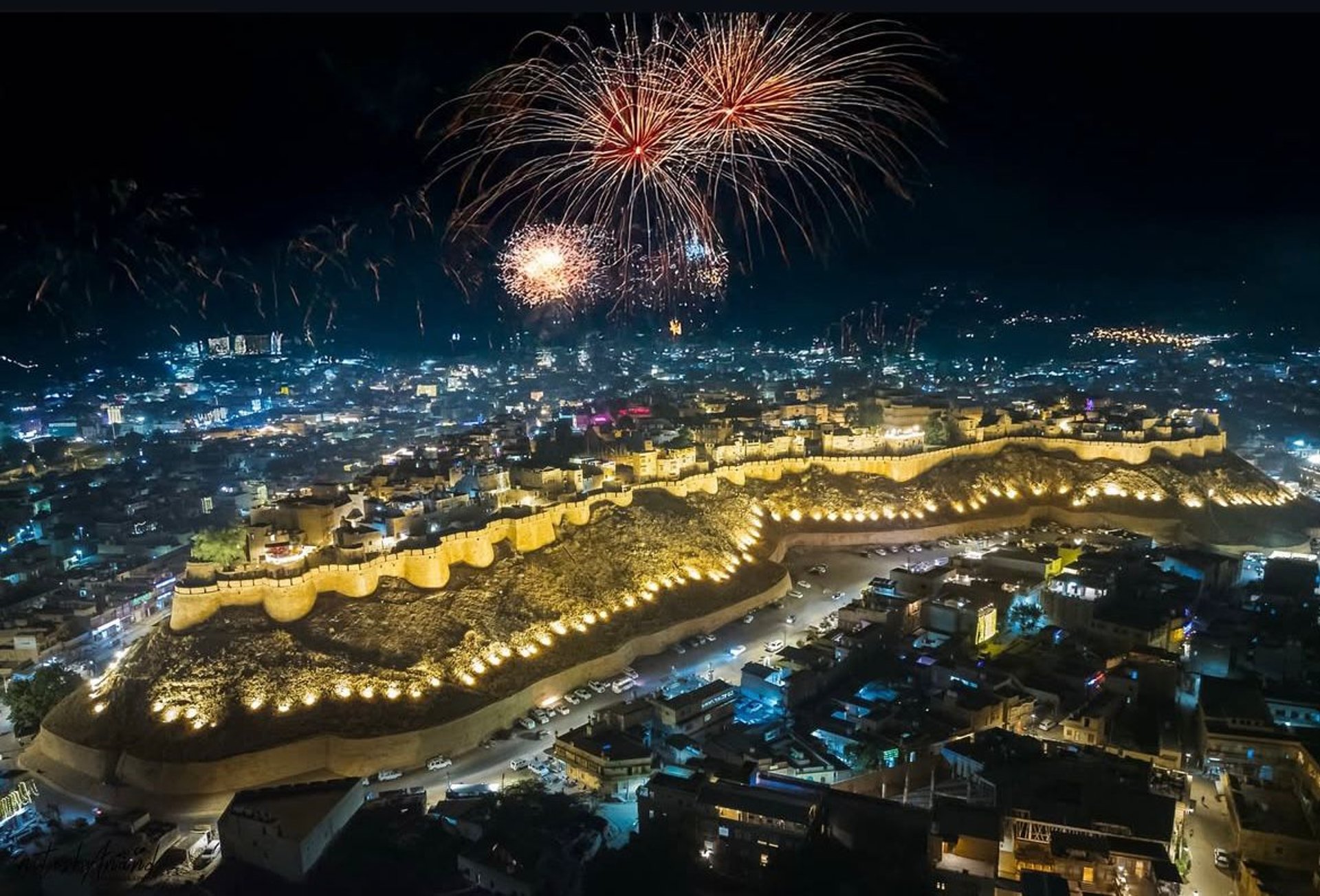 an abstract photo of a curved building with a blue sky in the background