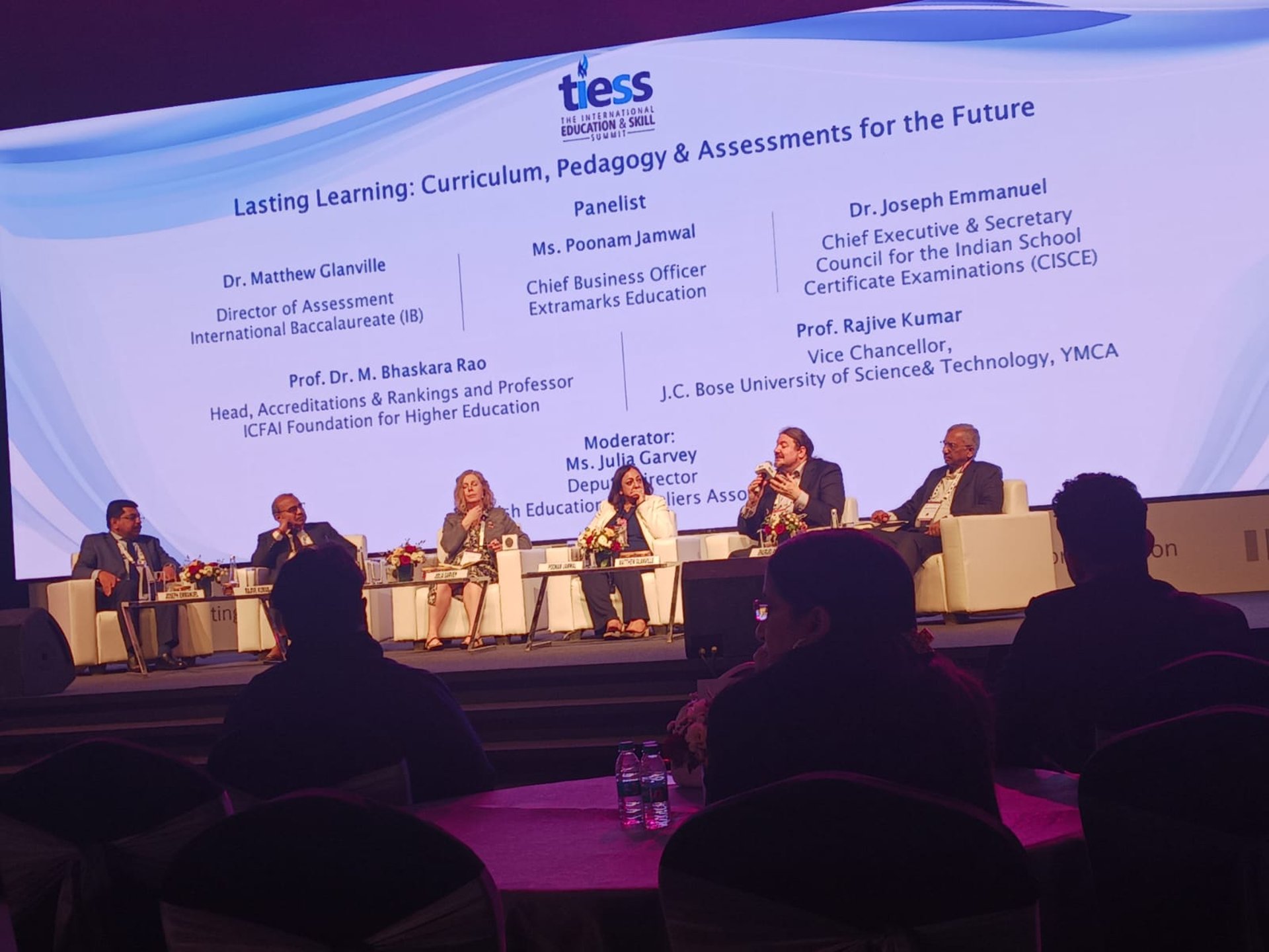 gray computer monitor