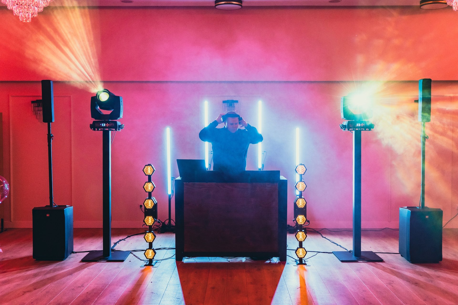 black and white bed linen