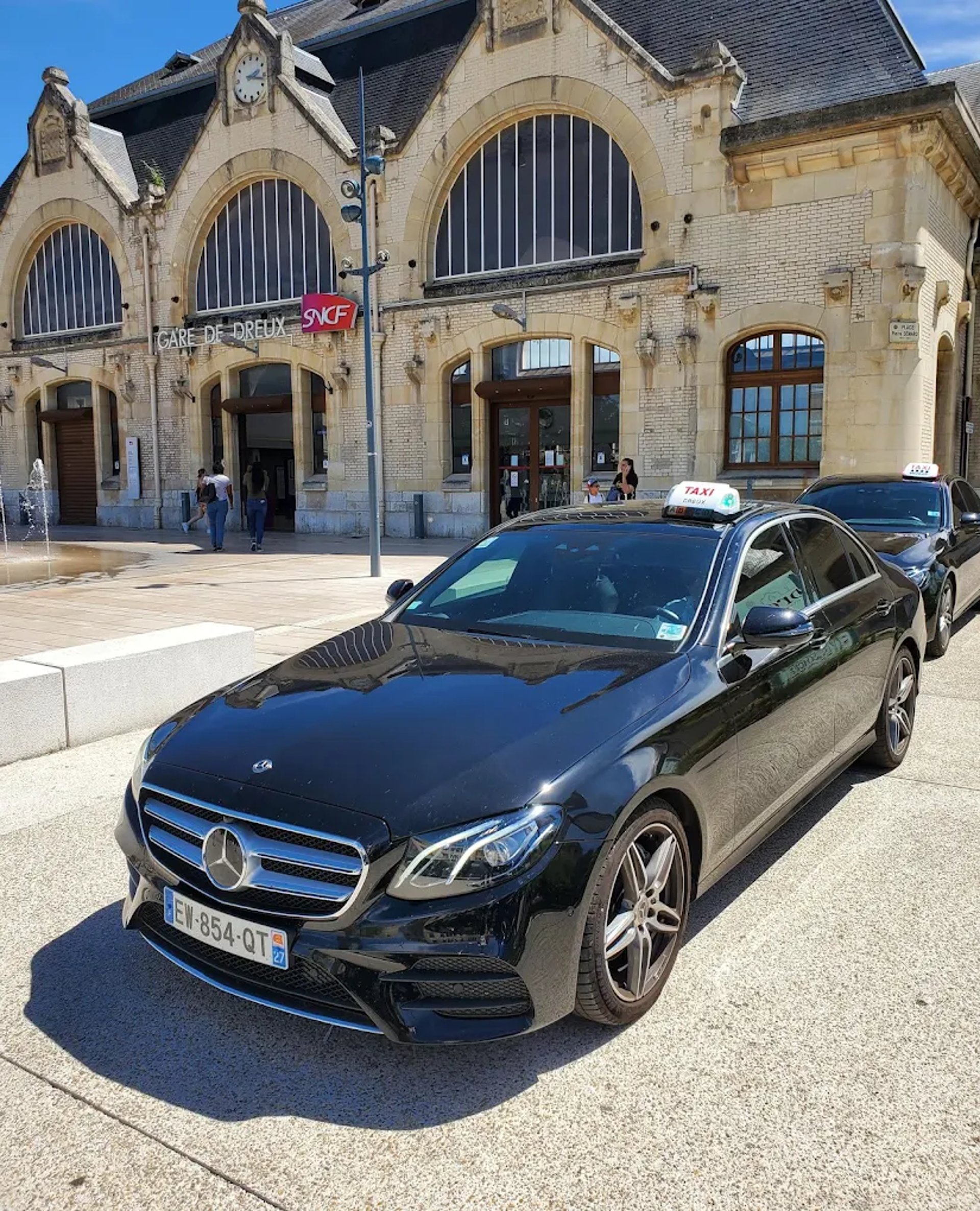 shallow focus photography of Taxi signage