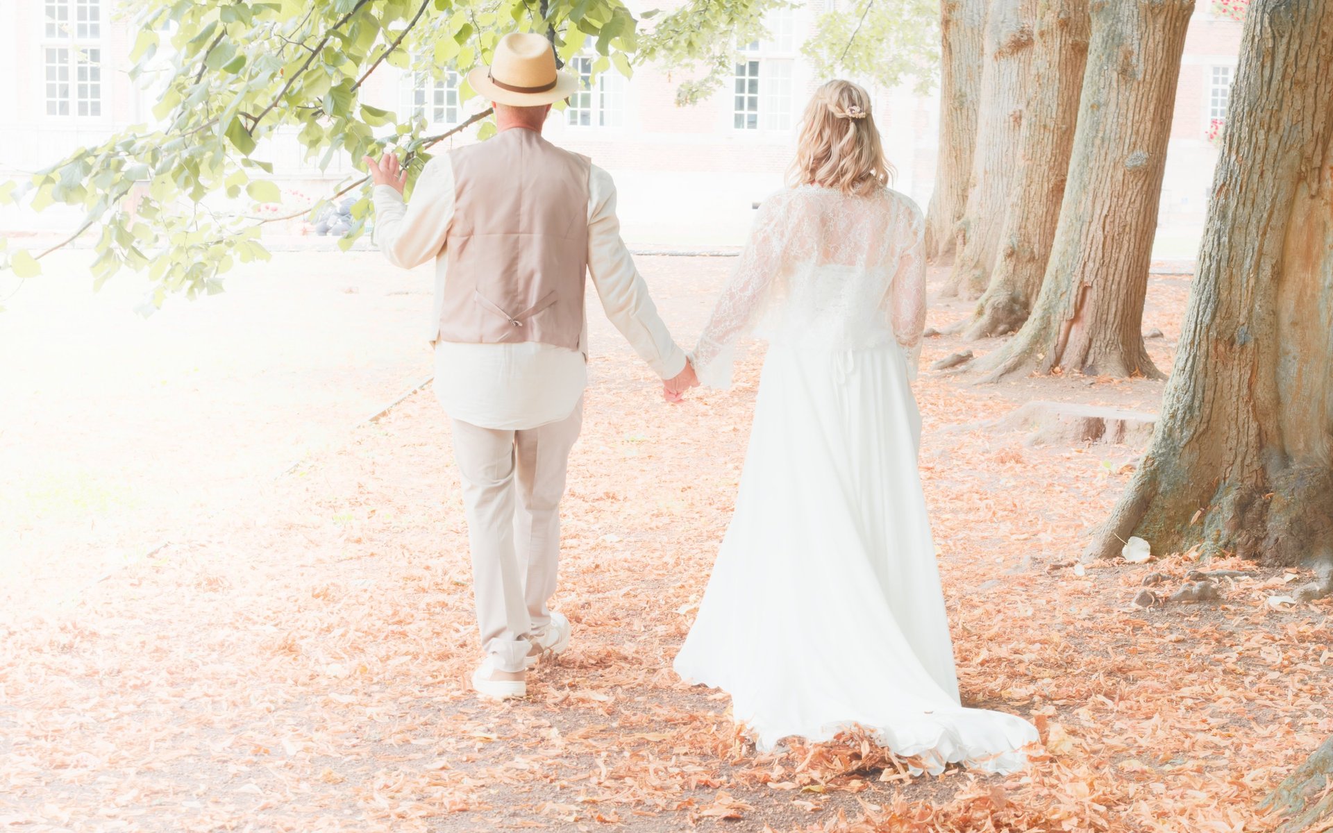 black and white bed linen