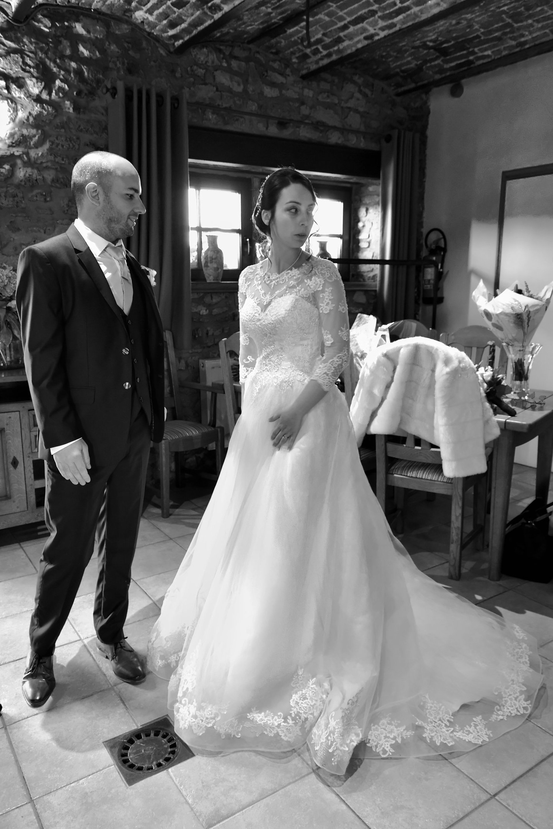 gray computer monitor