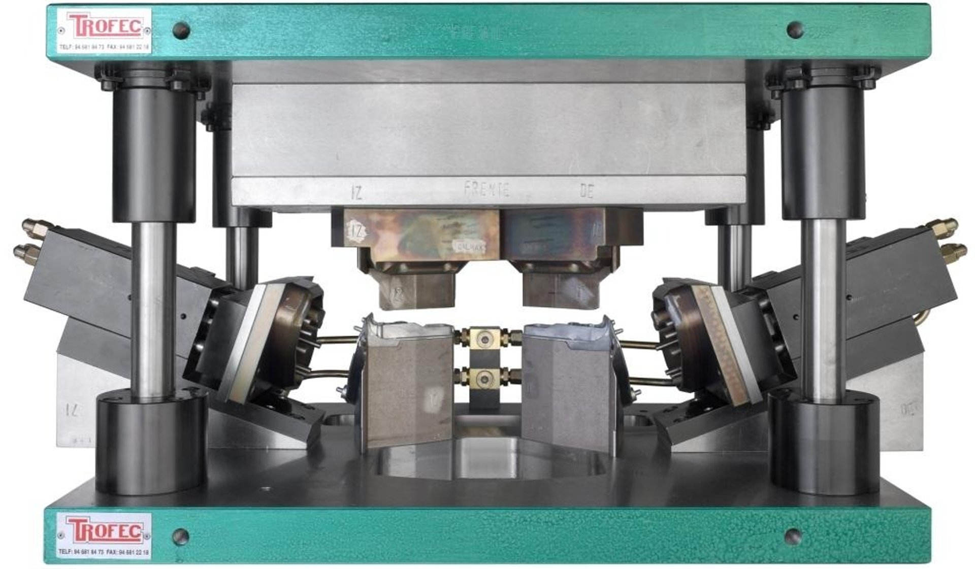 black and white bed linen