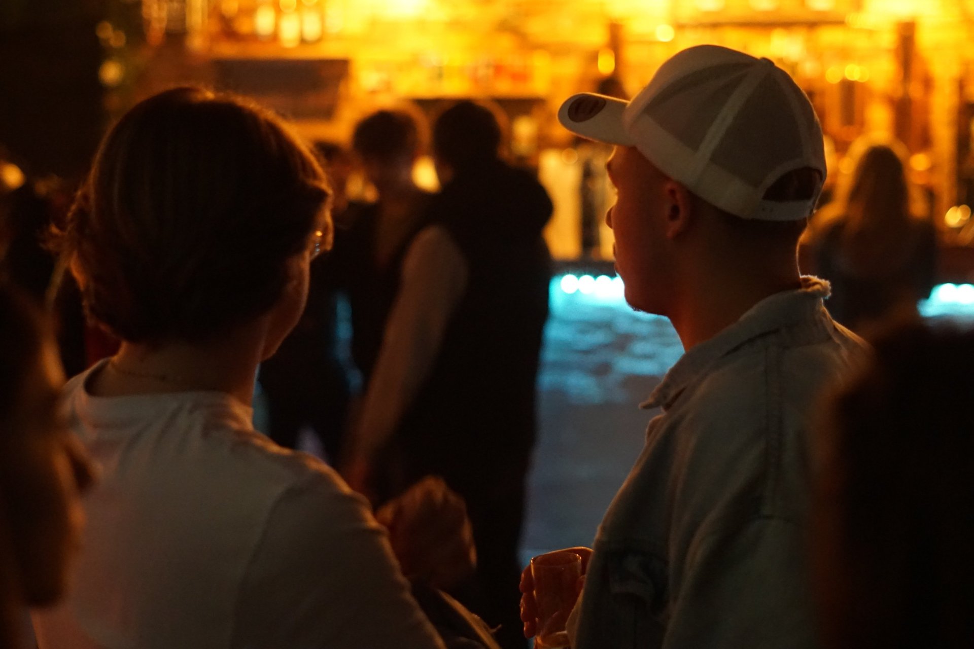 black and white bed linen