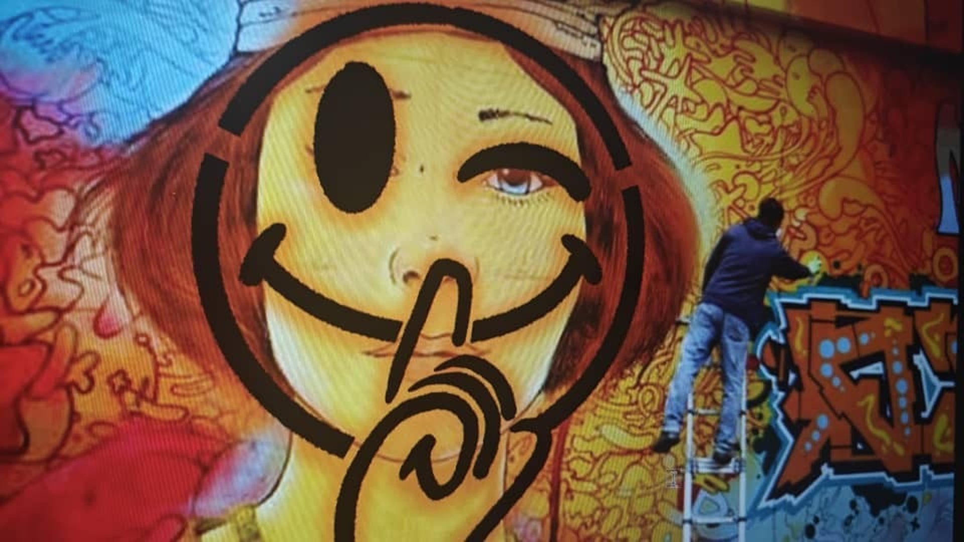 gray computer monitor