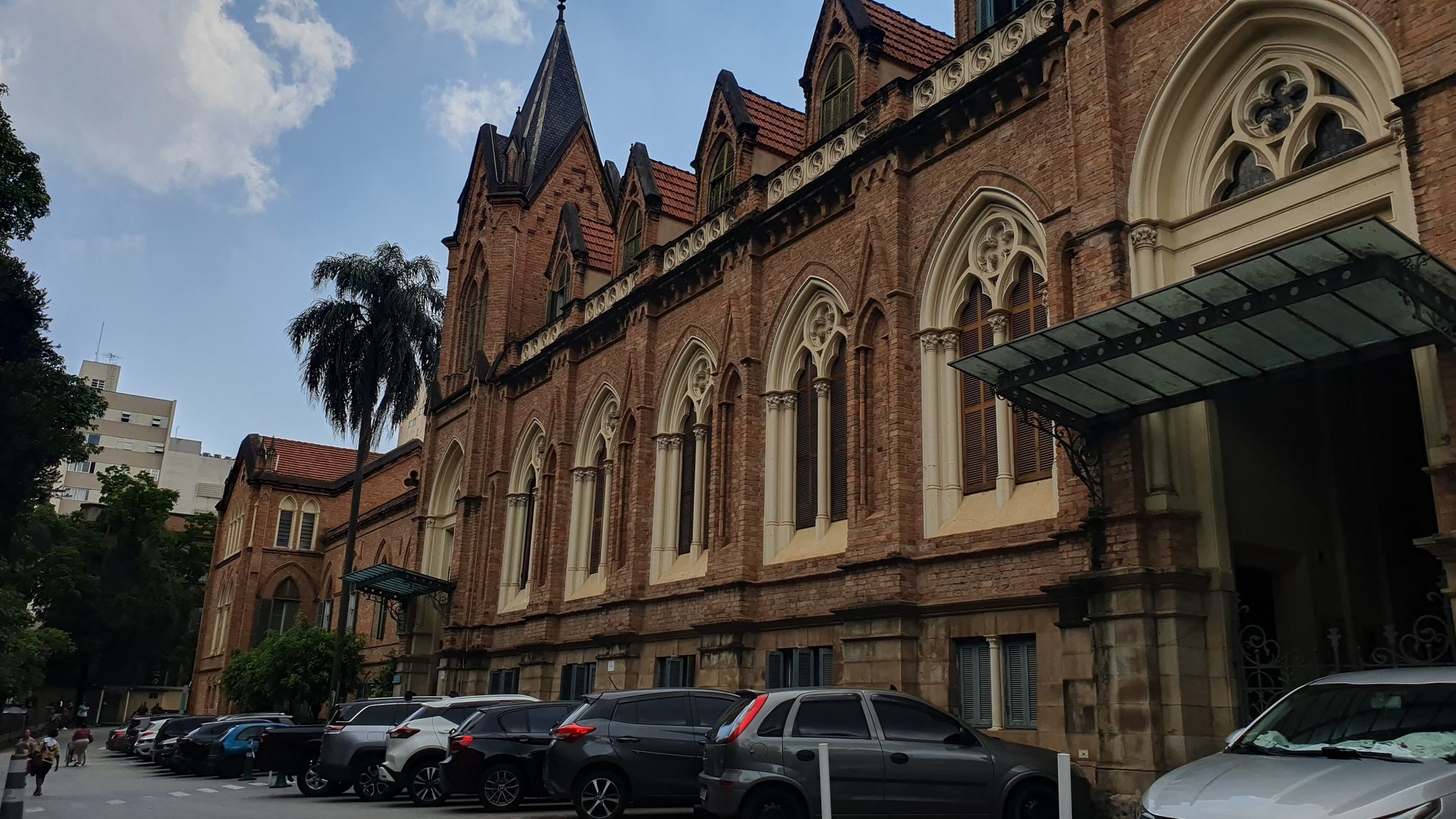 gray computer monitor