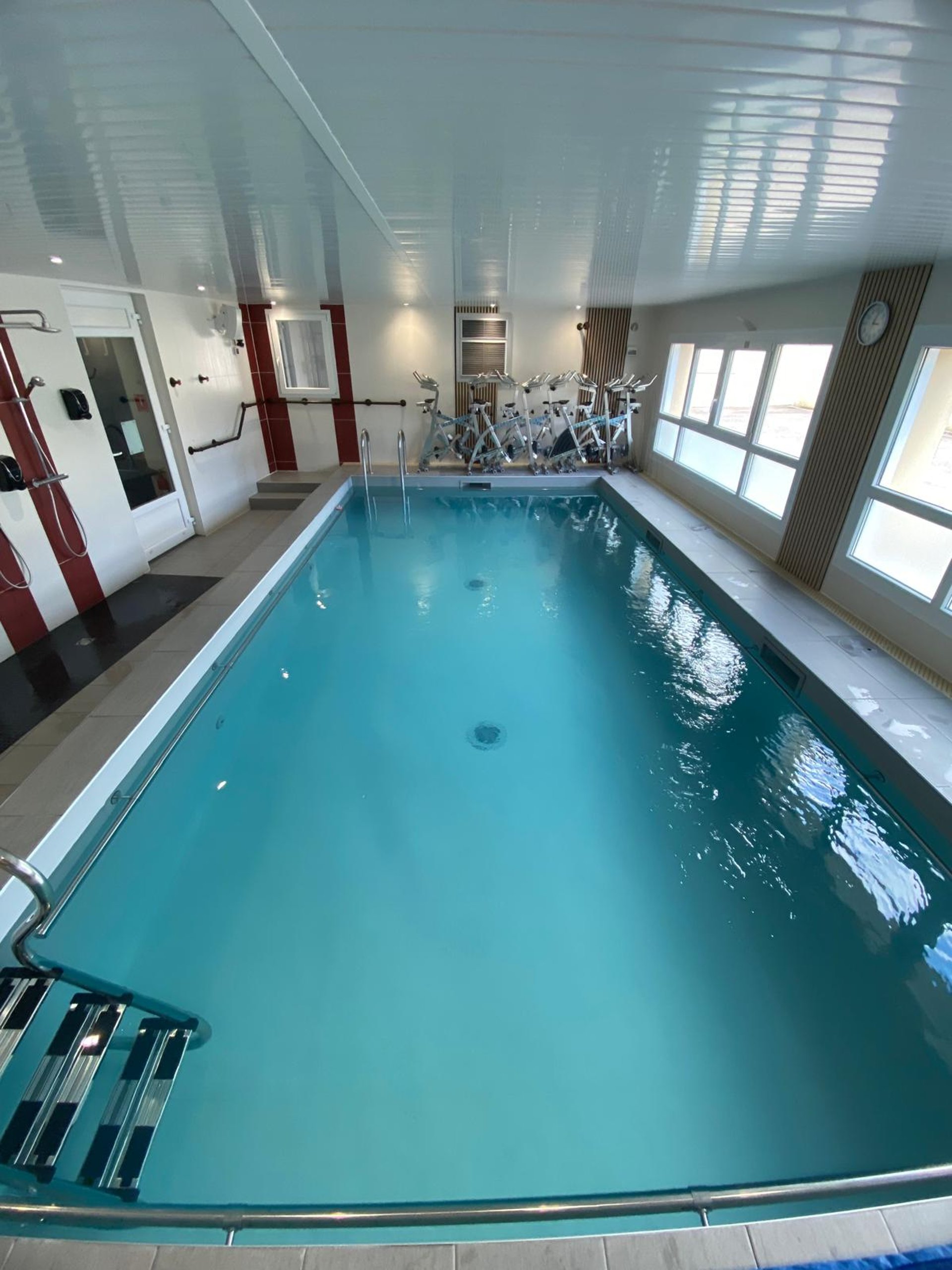 black and white bed linen