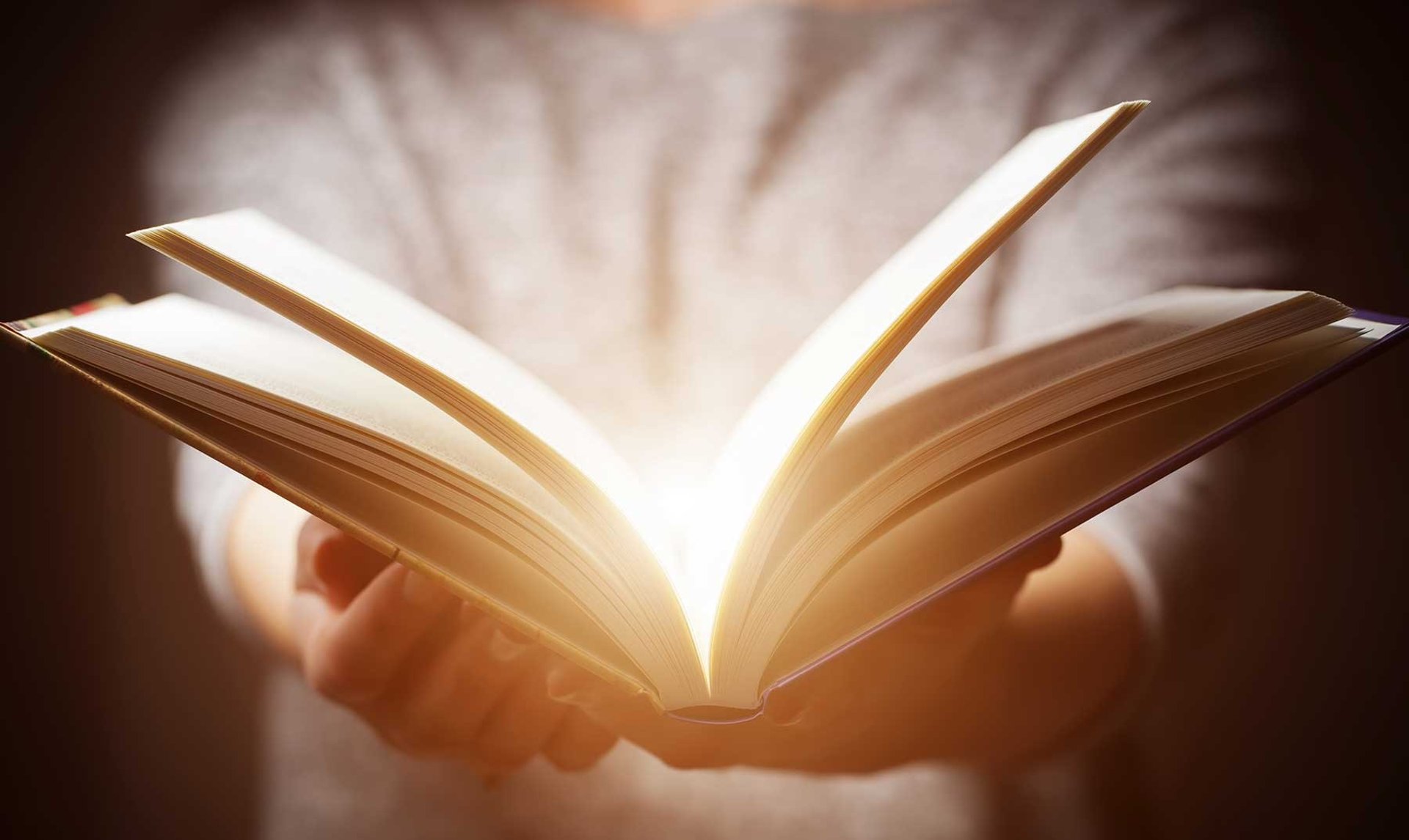 La biblia el libro bendito en Voces de amor y vida