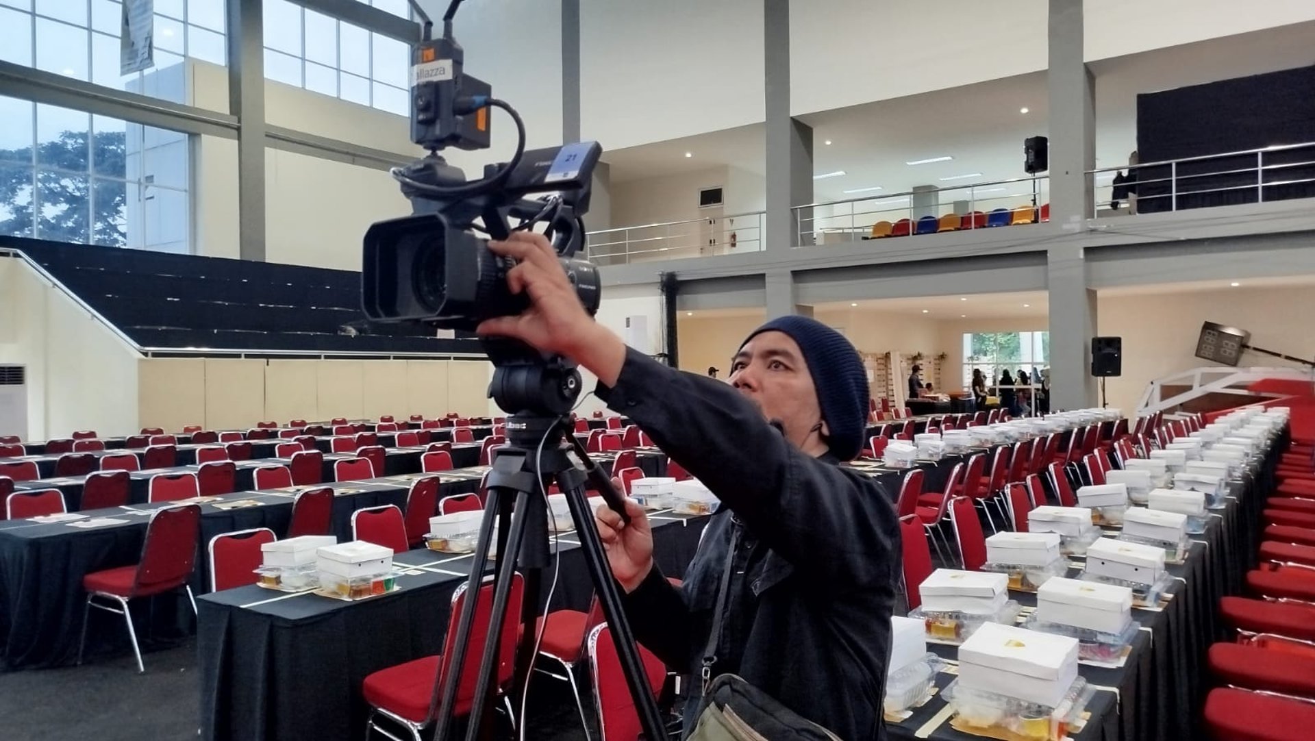 black and white bed linen