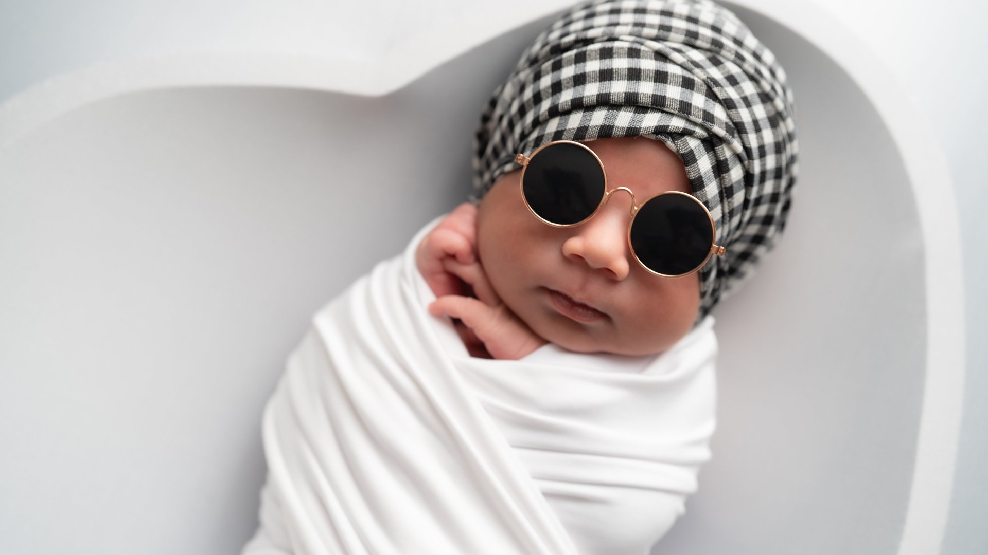 black and white bed linen