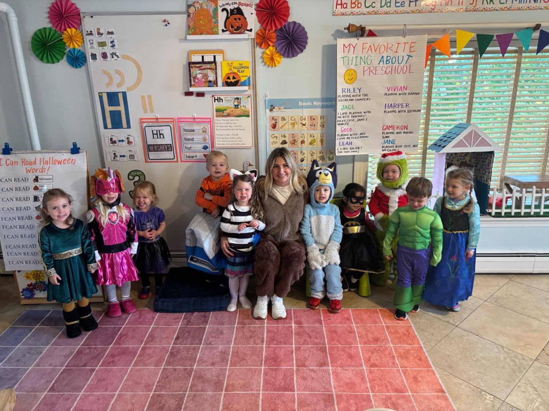 gray computer monitor