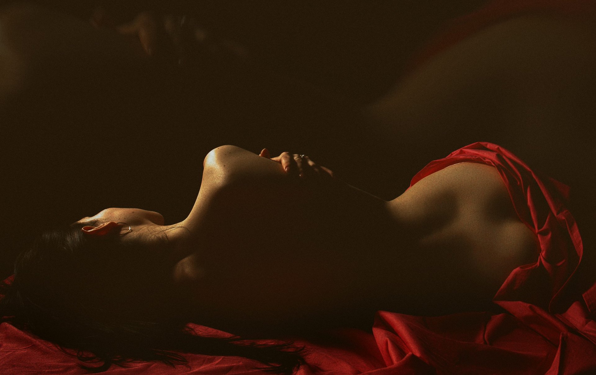 black and white bed linen