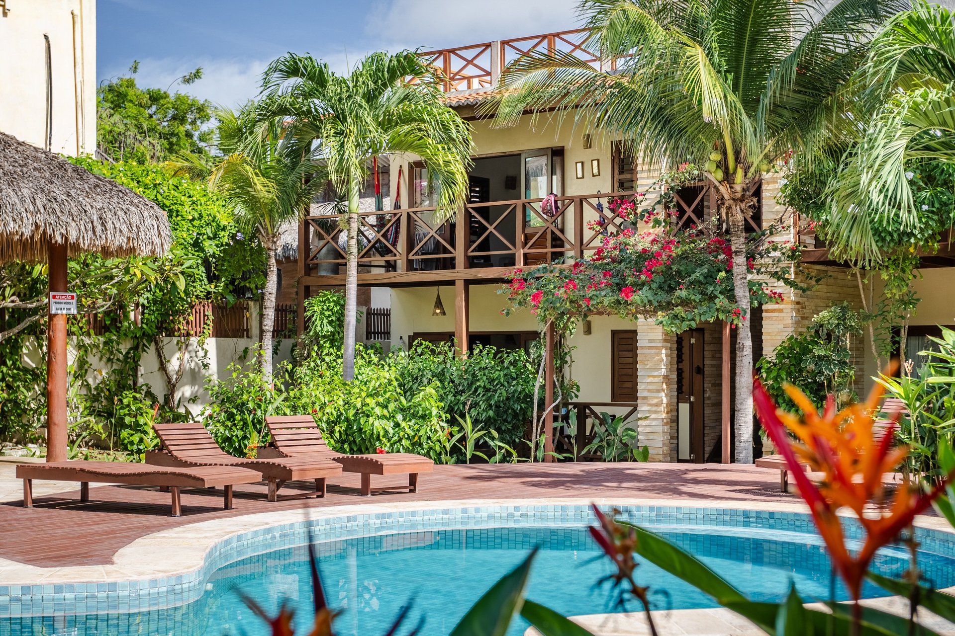 black and white bed linen