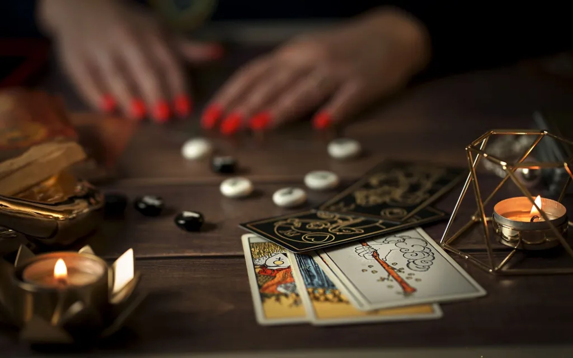 black and white bed linen