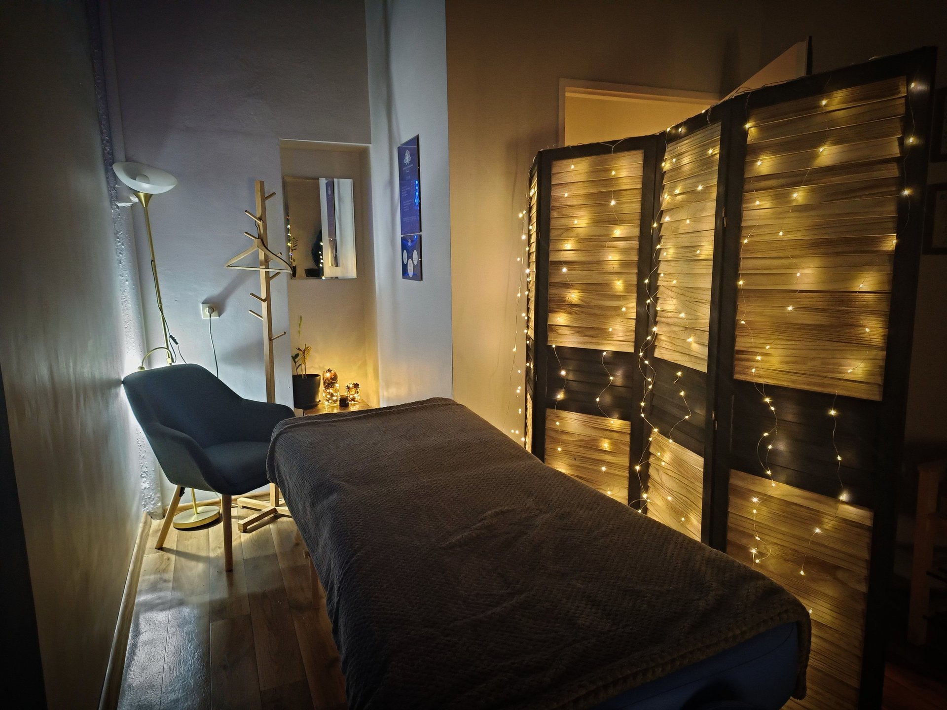 black and brown leather padded tub sofa