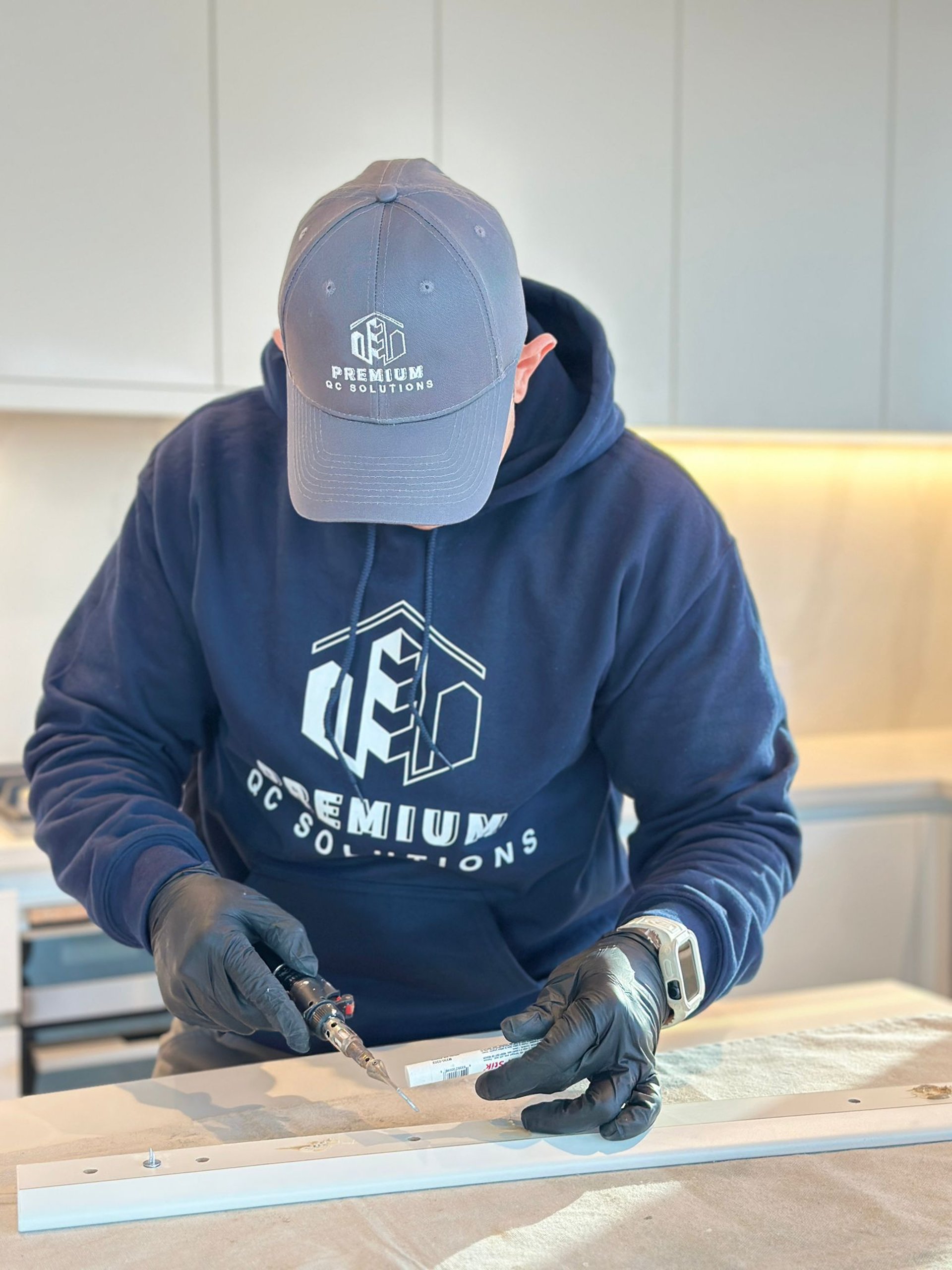 gray computer monitor