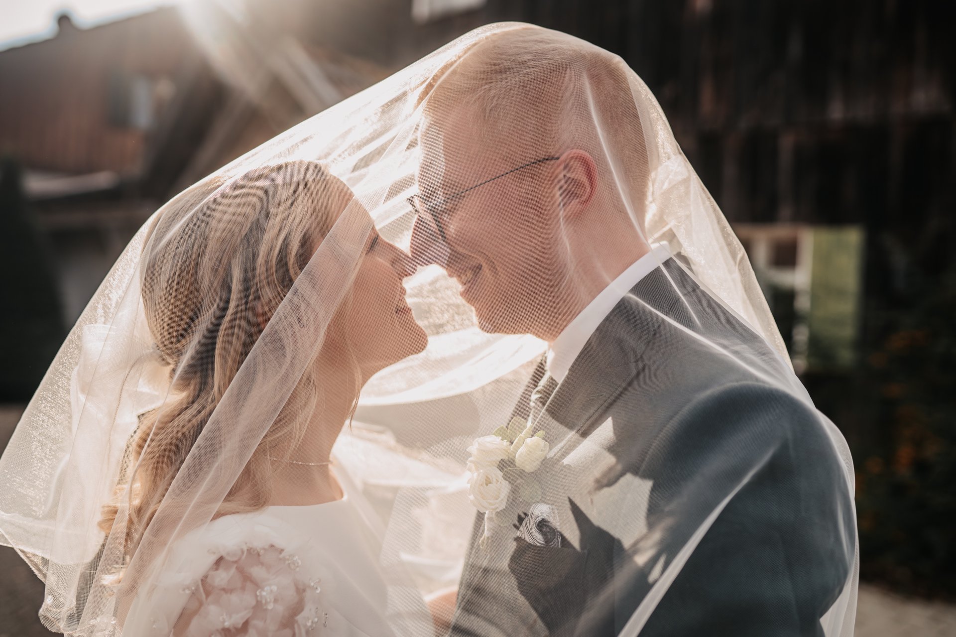 black and white bed linen