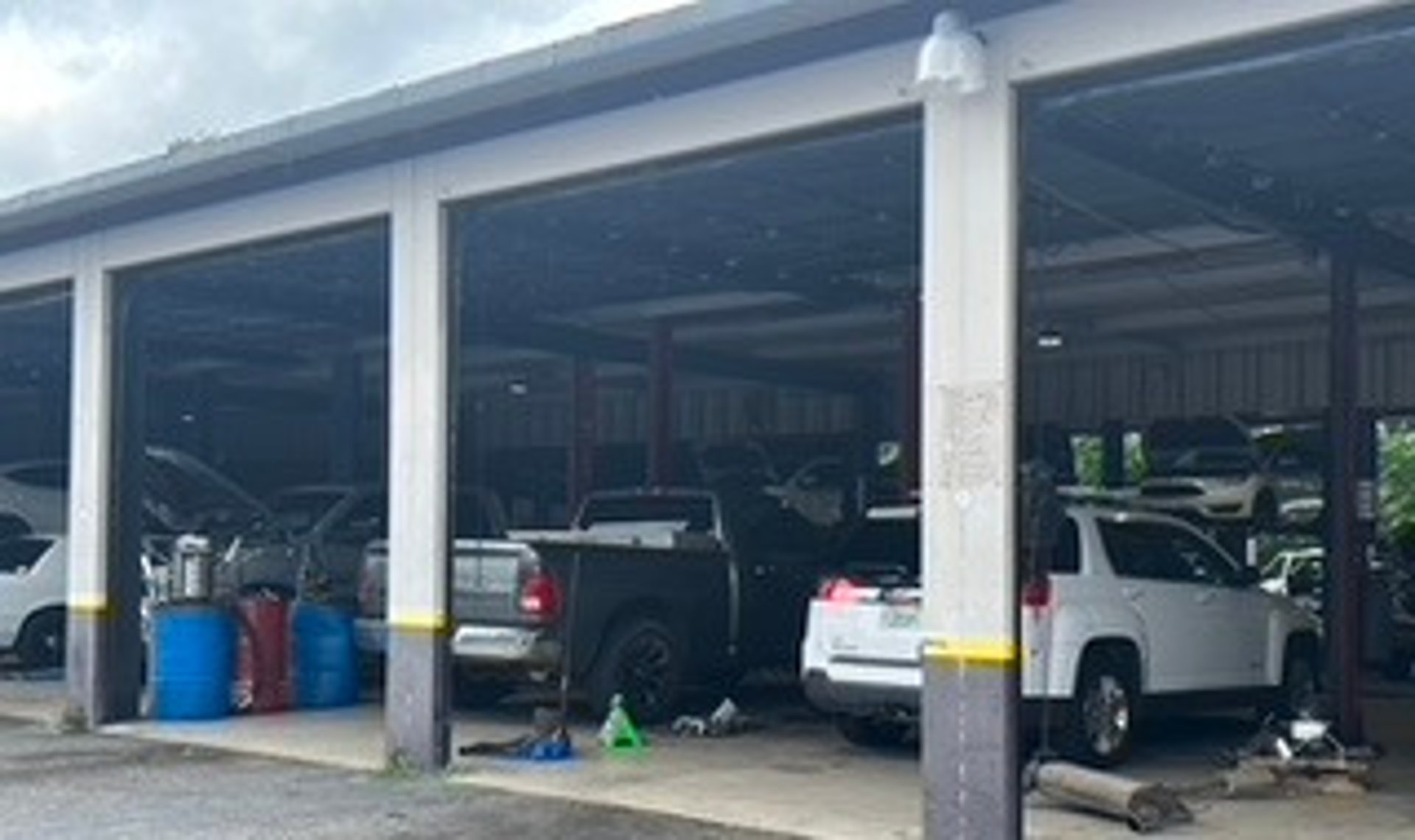 gray computer monitor