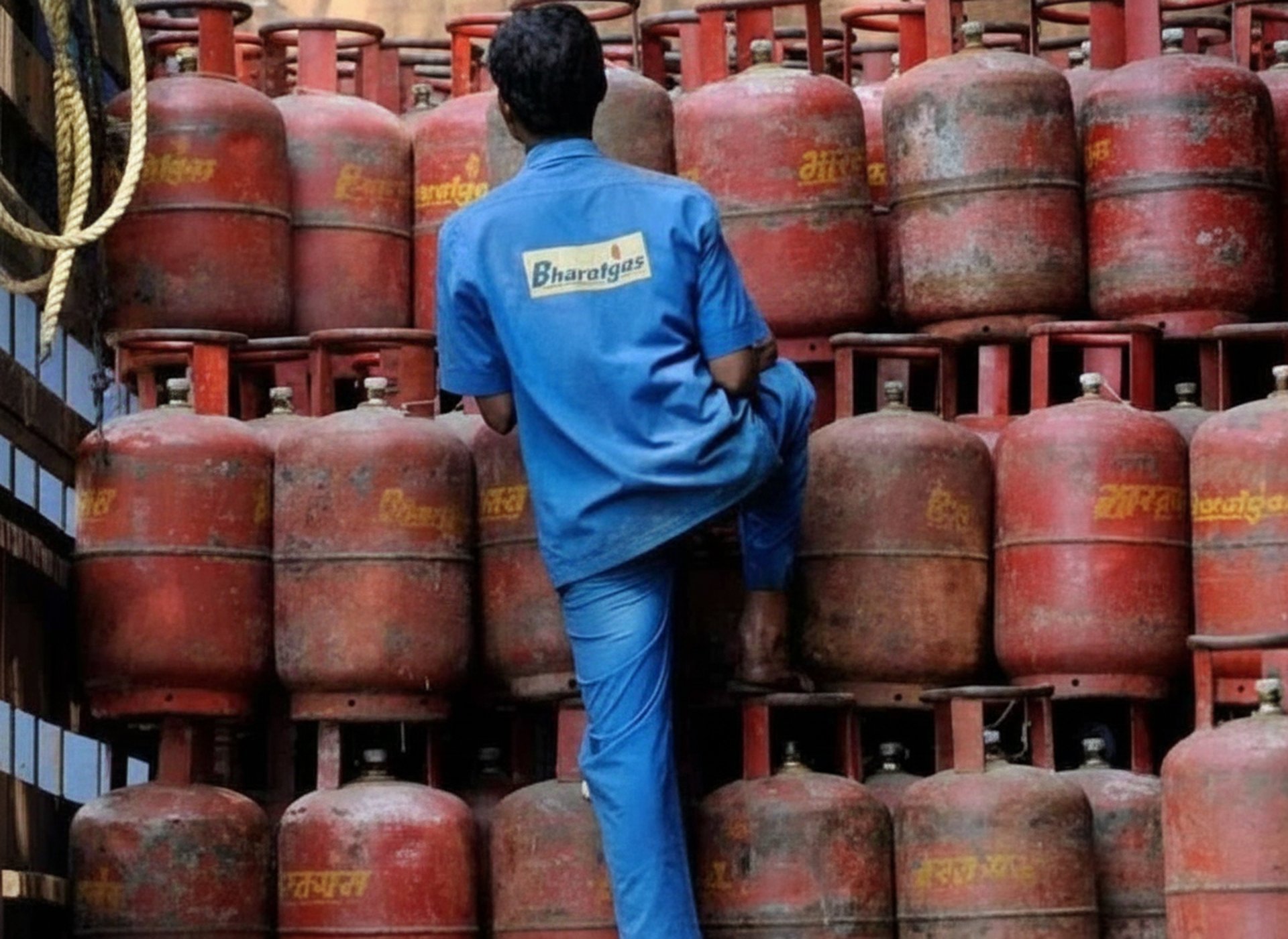 black and white bed linen