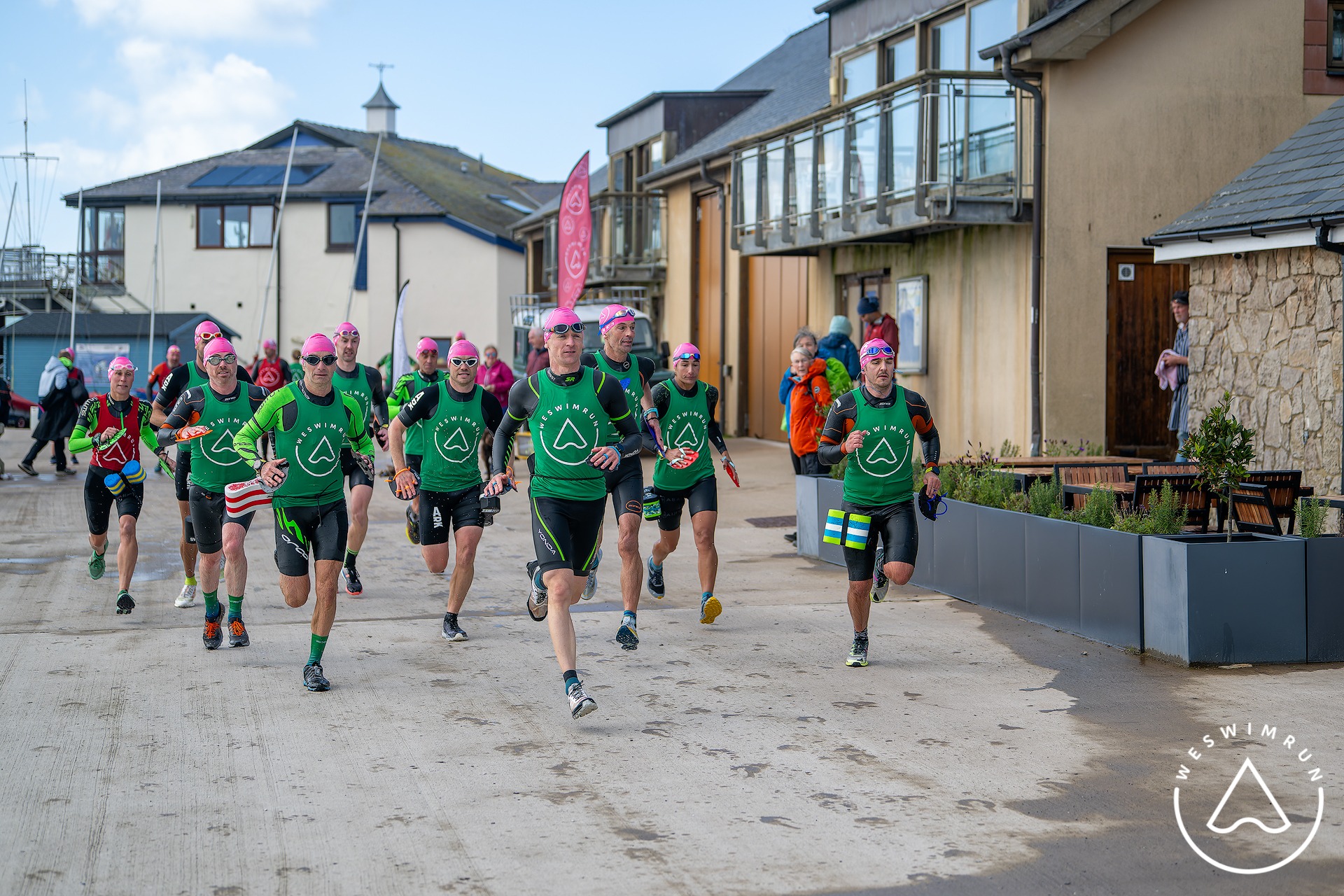 black and white bed linen
