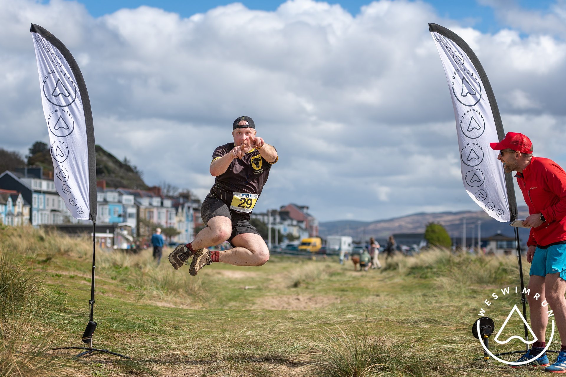 black and white bed linen