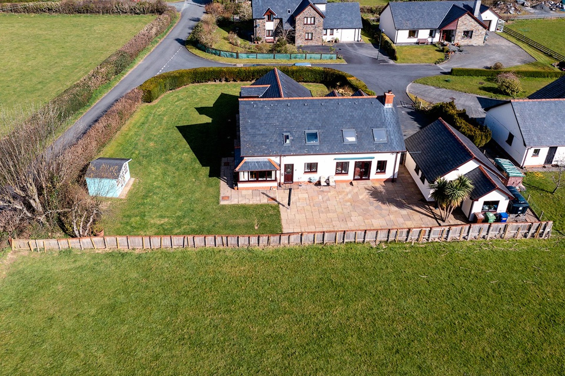 black and white bed linen