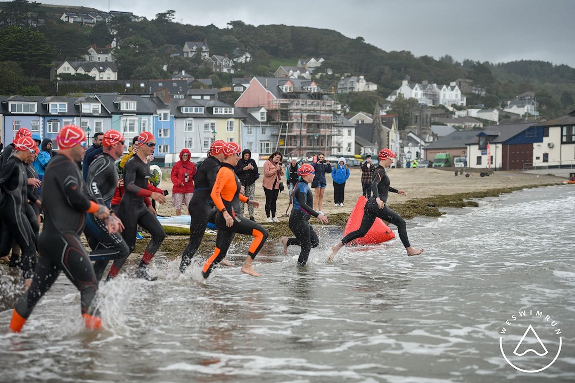 black and white bed linen