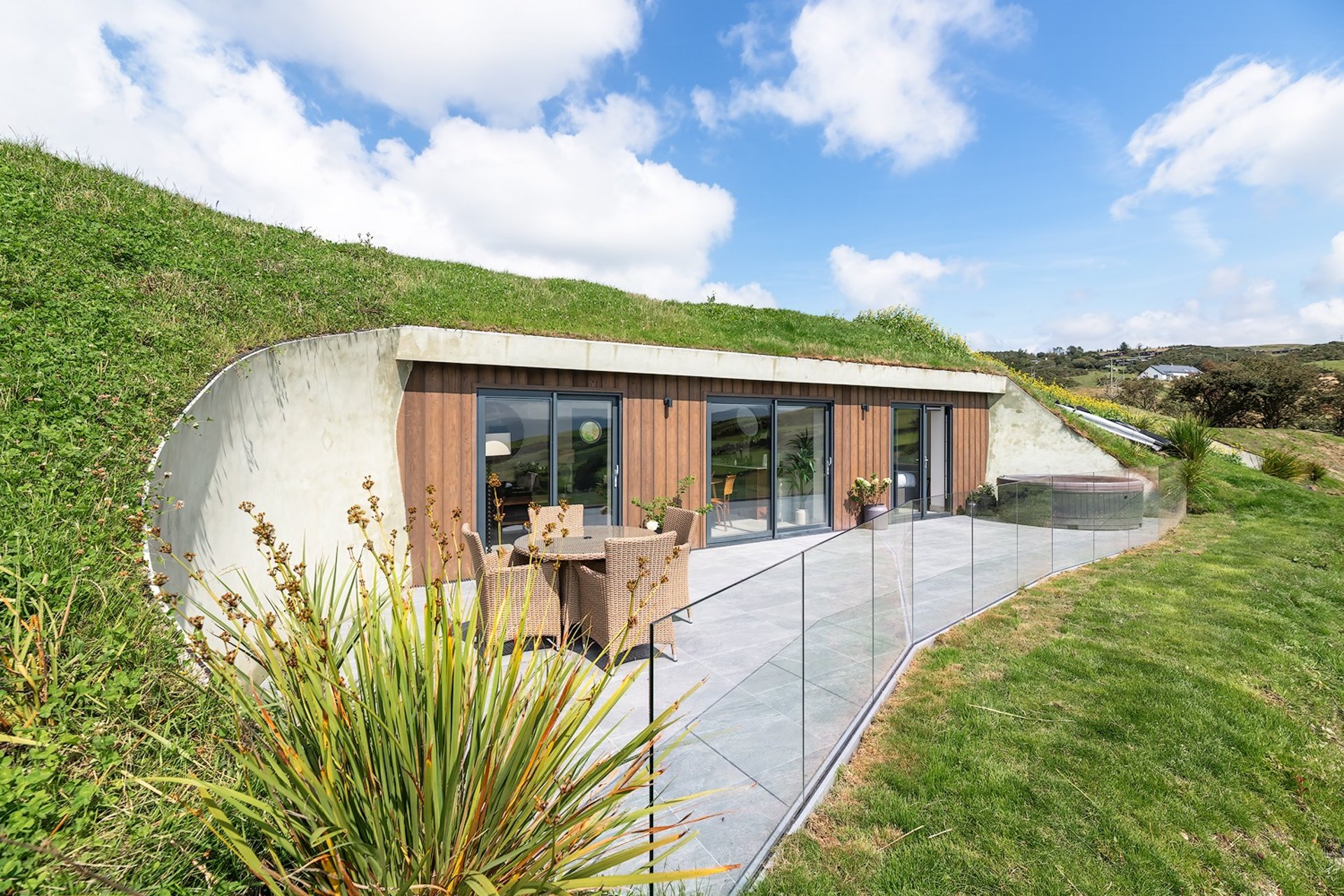 black and white bed linen