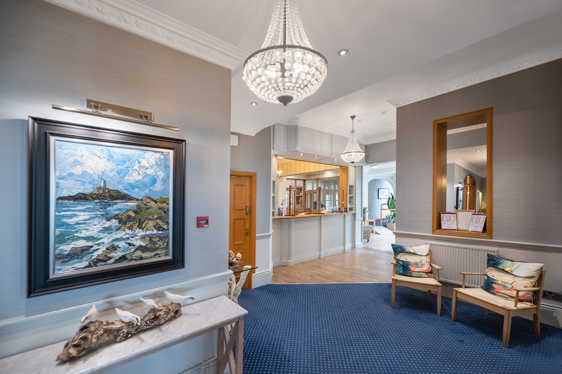 black and white bed linen