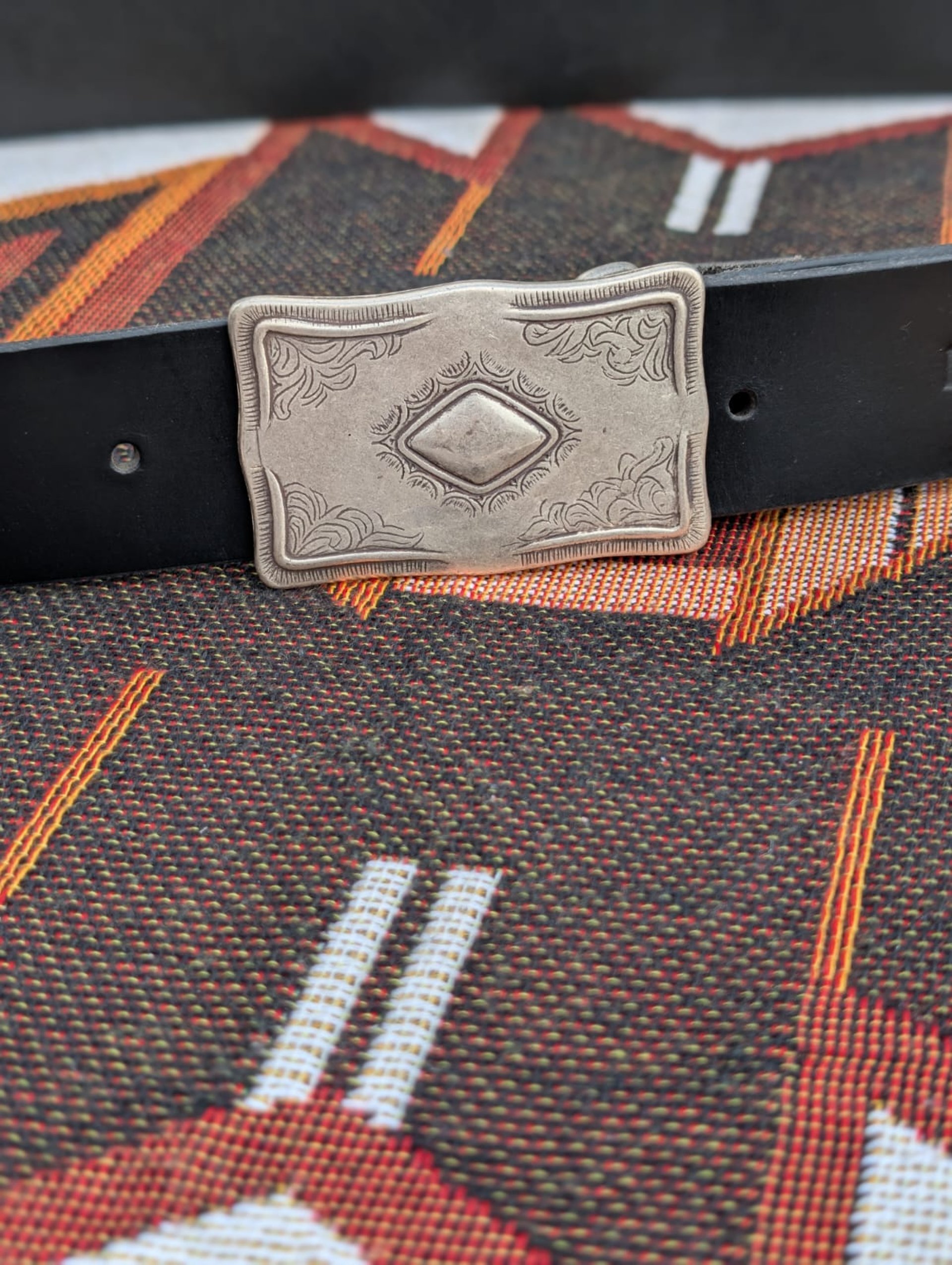 gray computer monitor