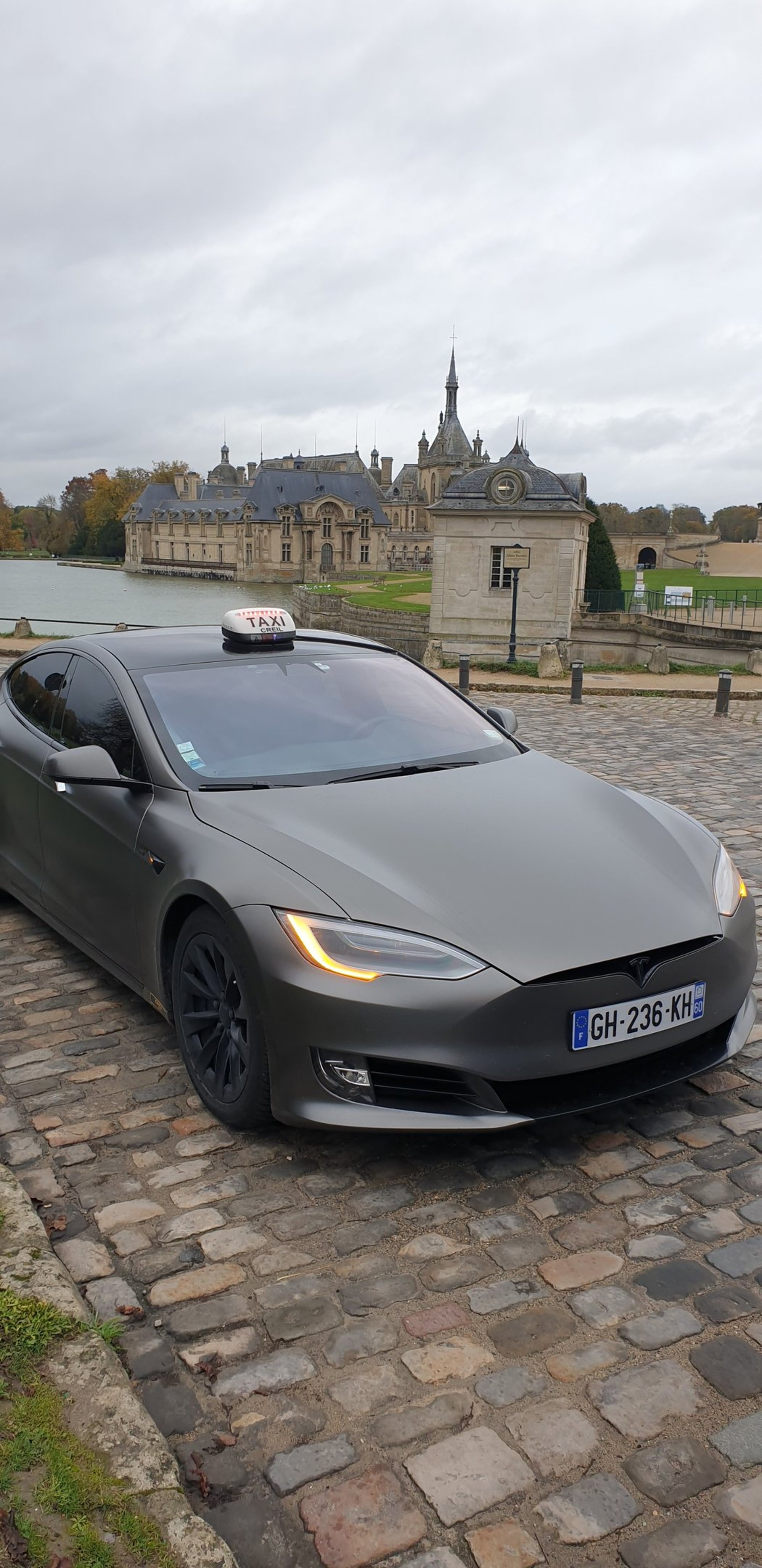 black and brown leather padded tub sofa