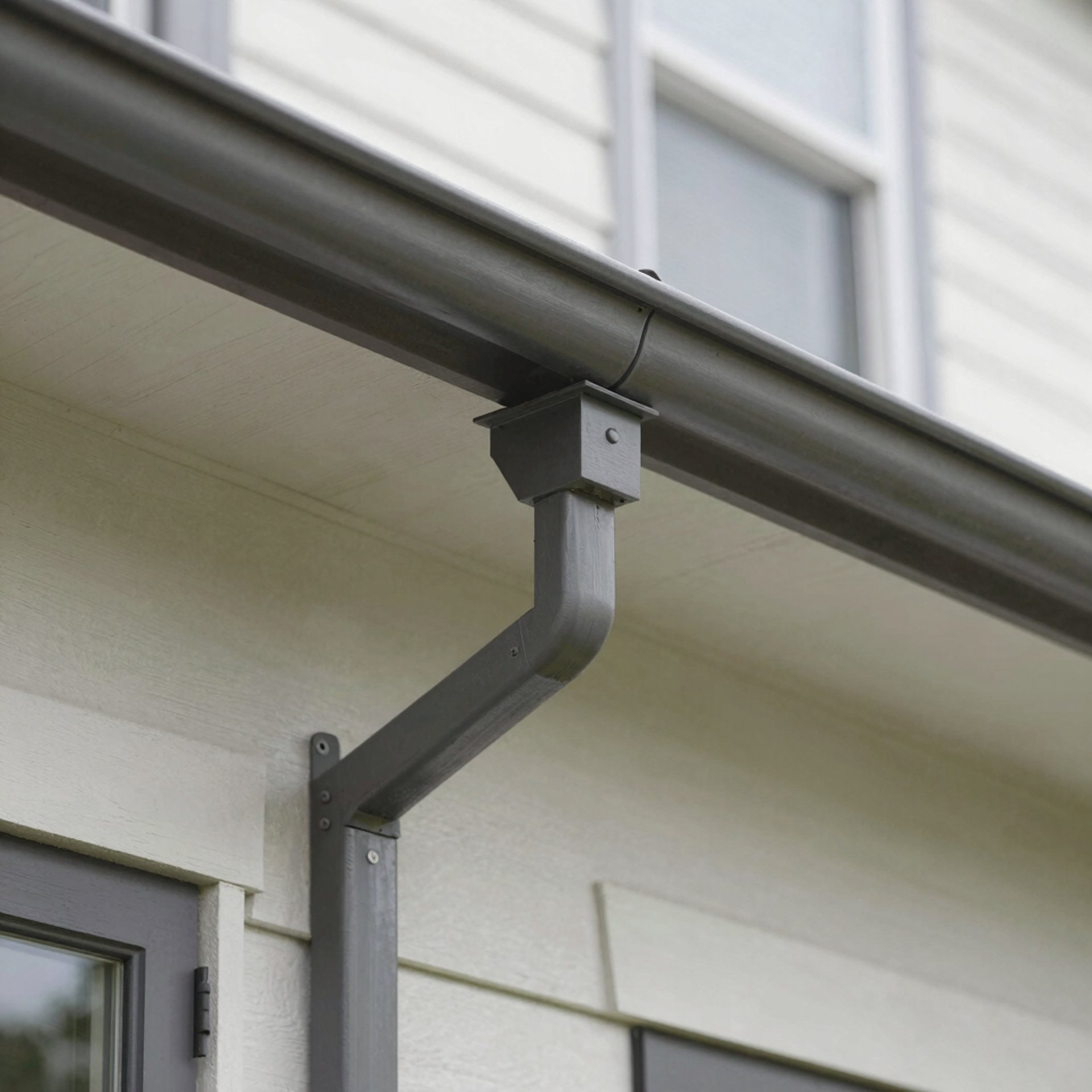 gray computer monitor