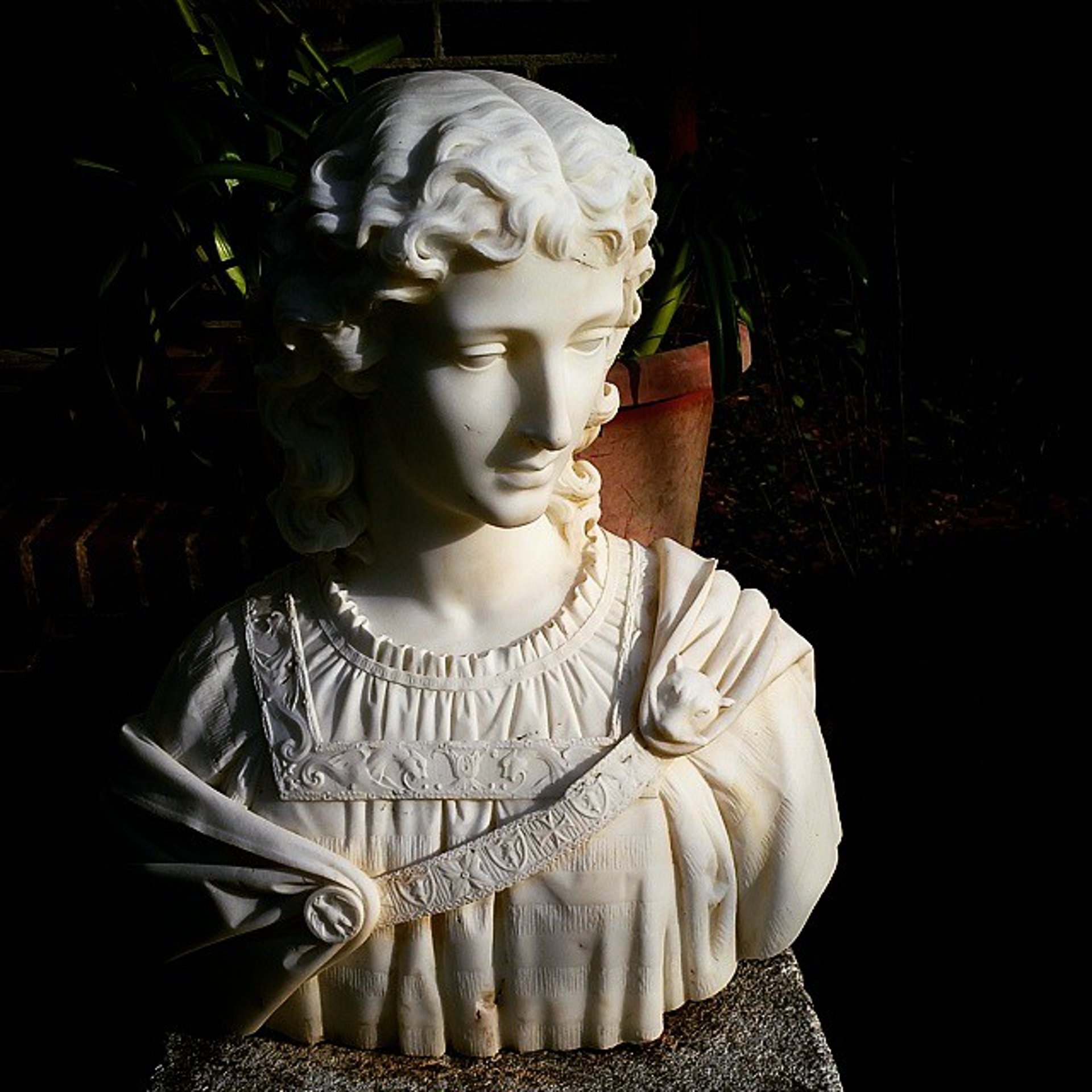 black and white bed linen