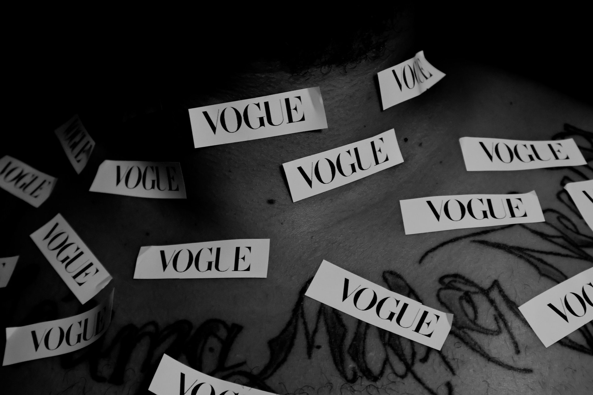 black and white bed linen