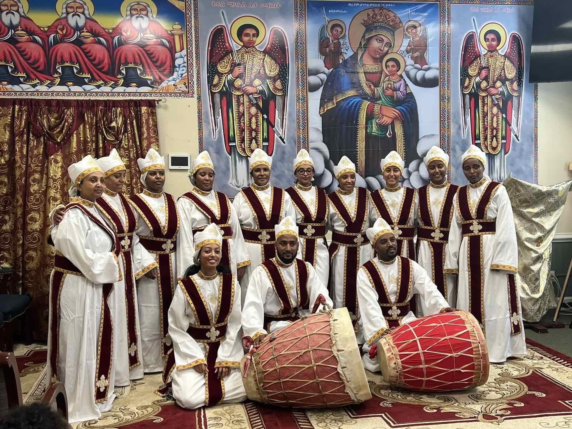 gray computer monitor